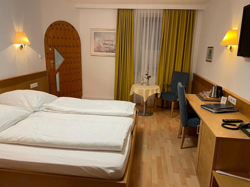 Standard Double or Twin Room - Photo 14