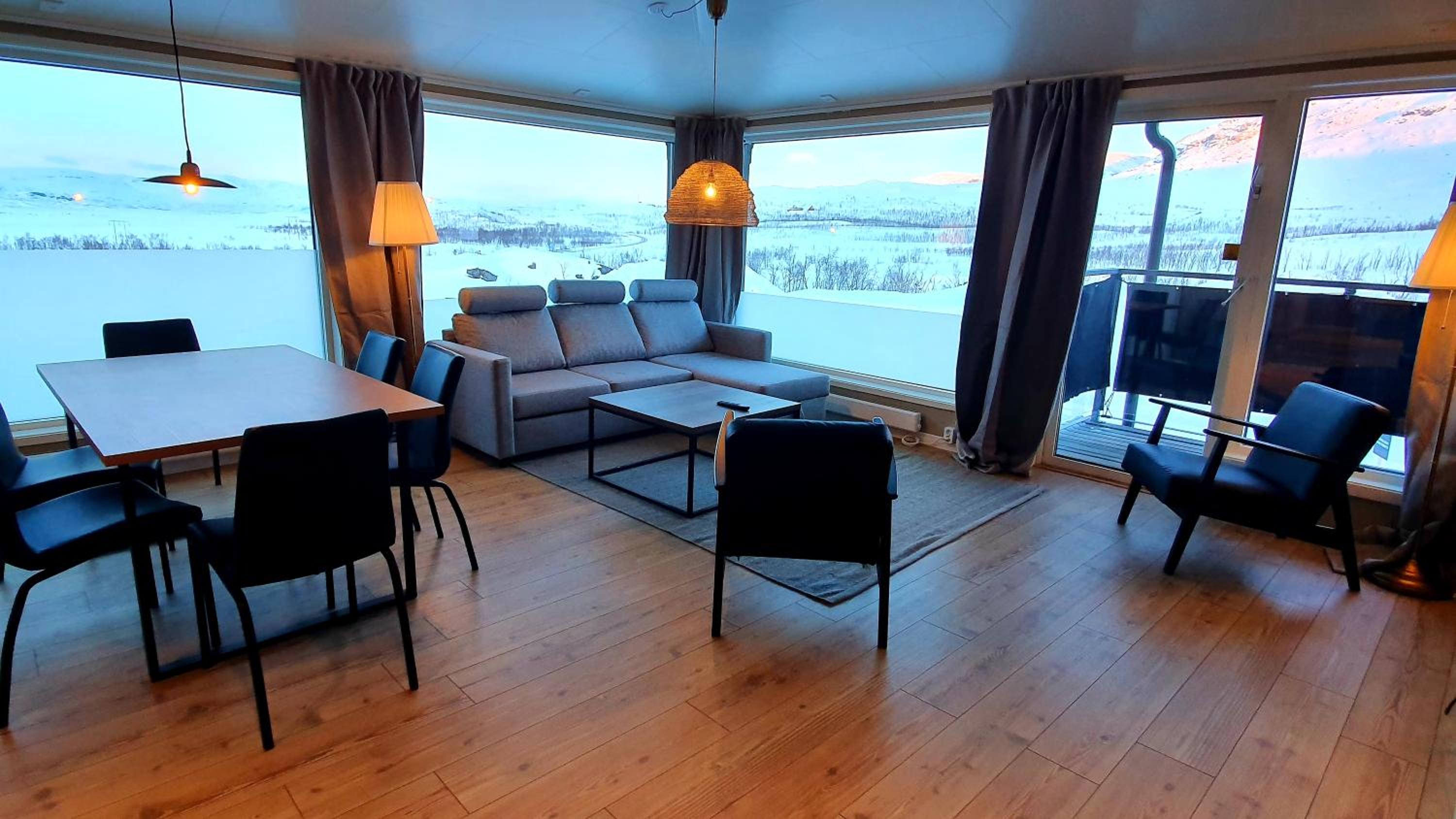 Apartment with Mountain View photo 1