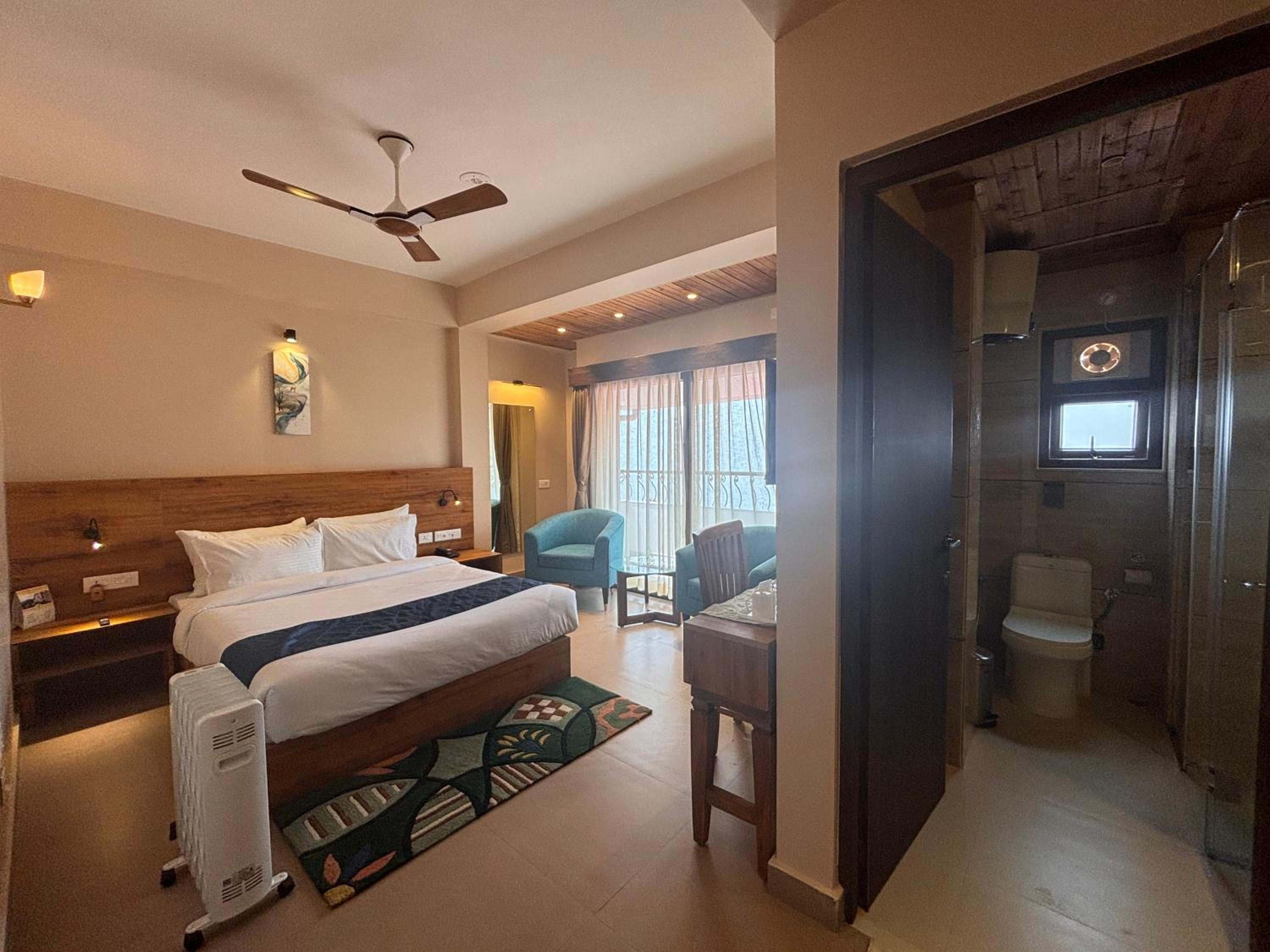 Deluxe King Room photo 3