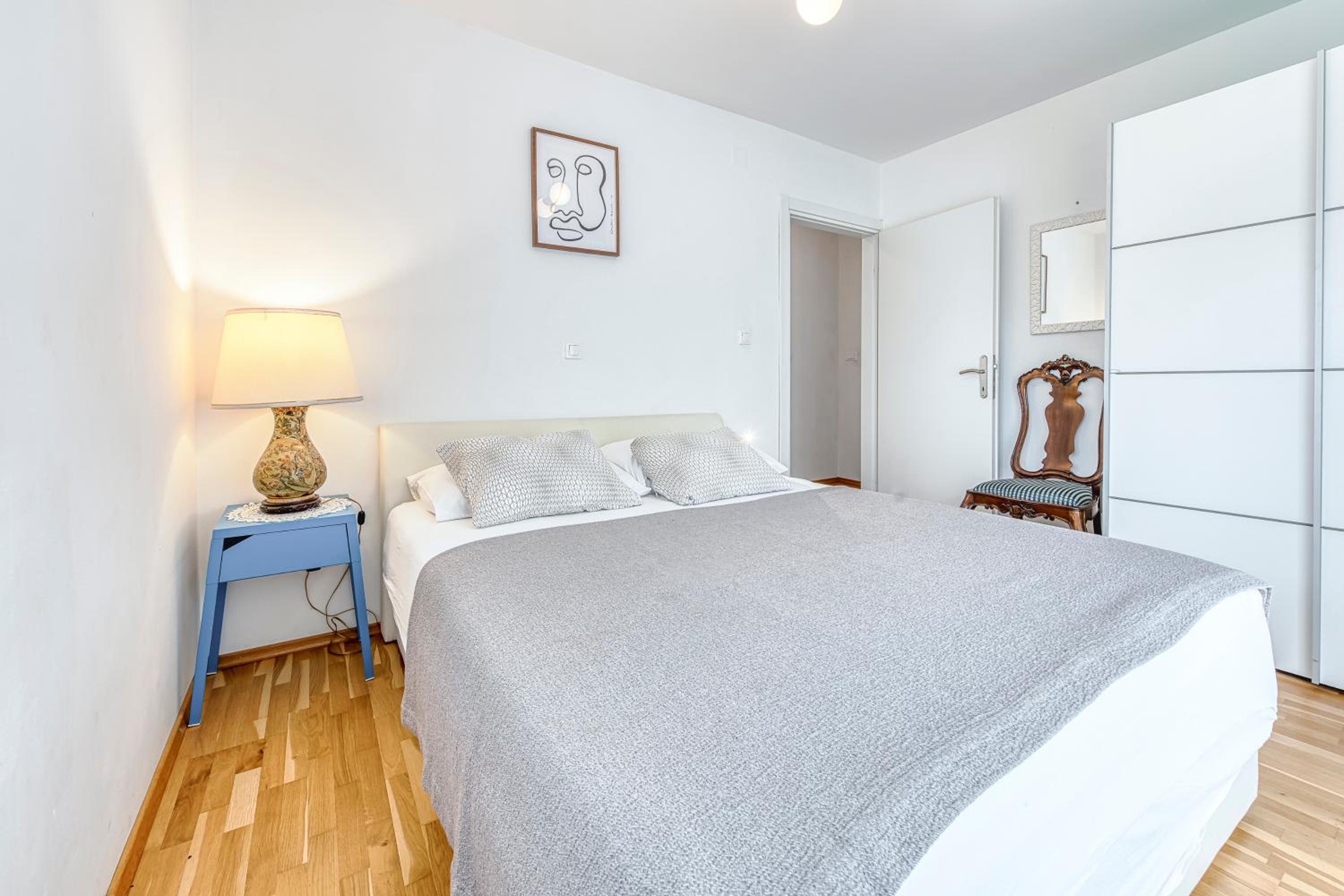 Superior One-Bedroom Apartment