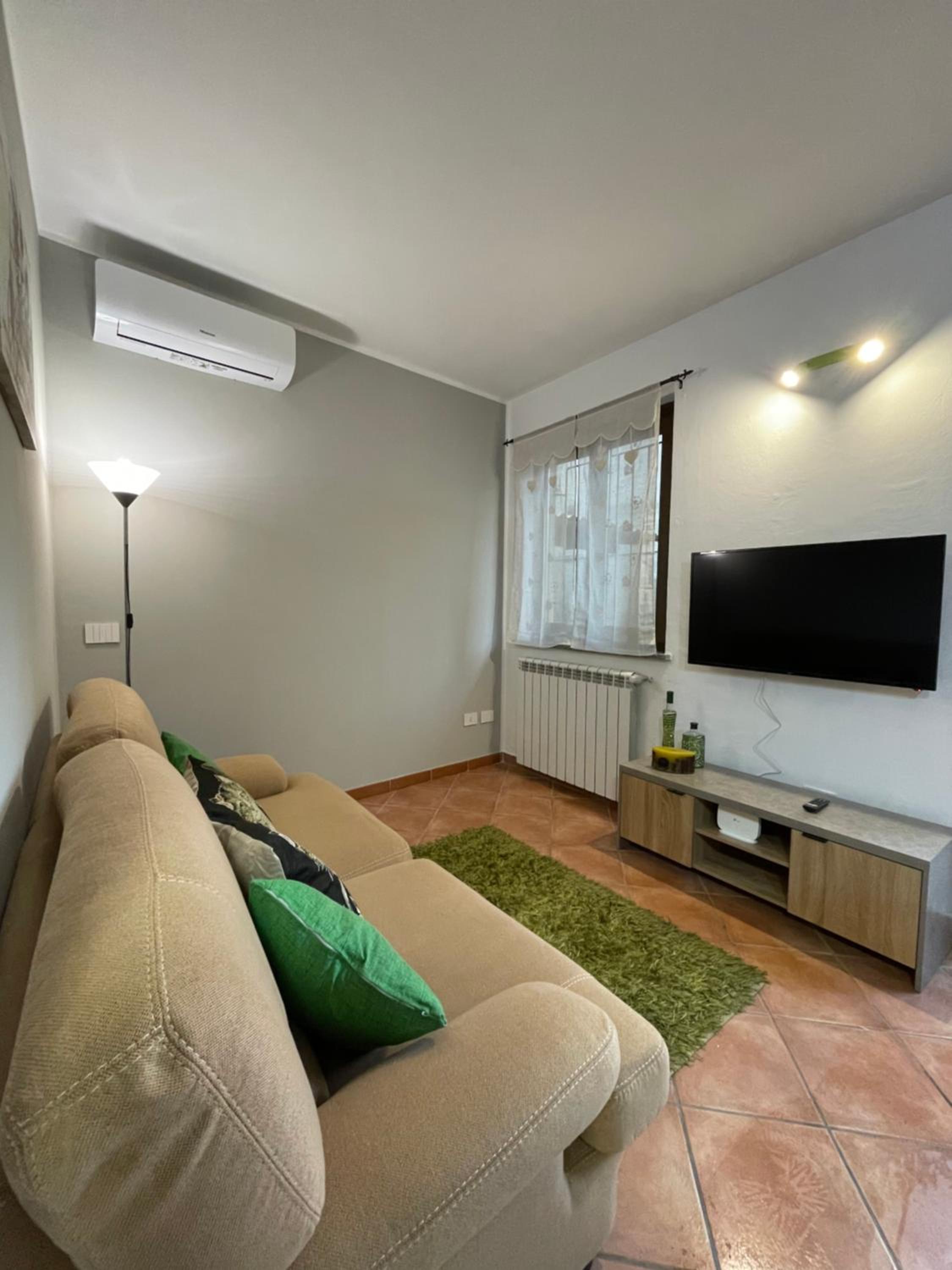 One-Bedroom Apartment photo 3