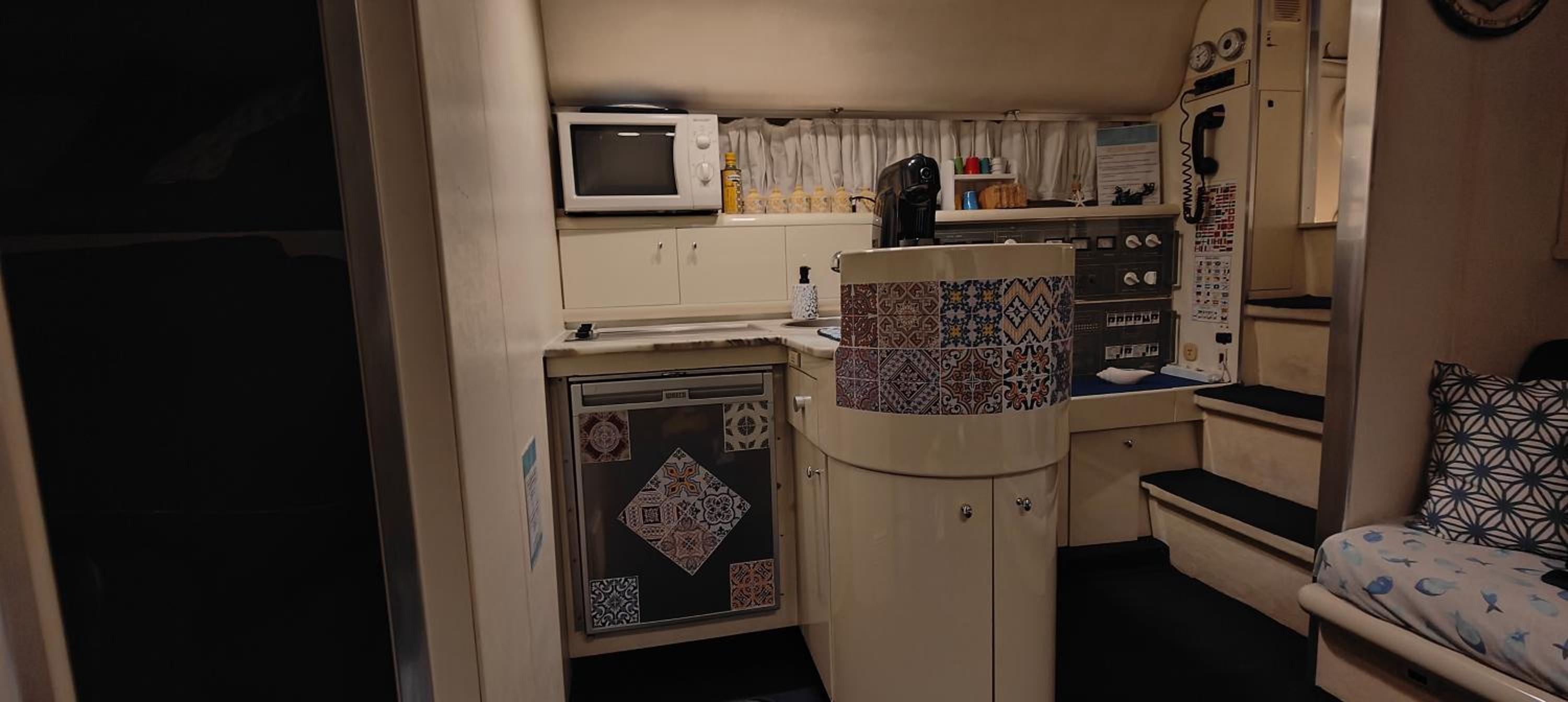 Two-Cabin Boat - Photo 26