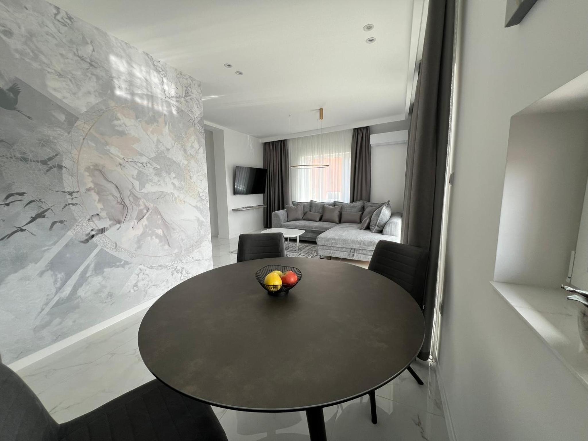 One-Bedroom Apartment photo 3