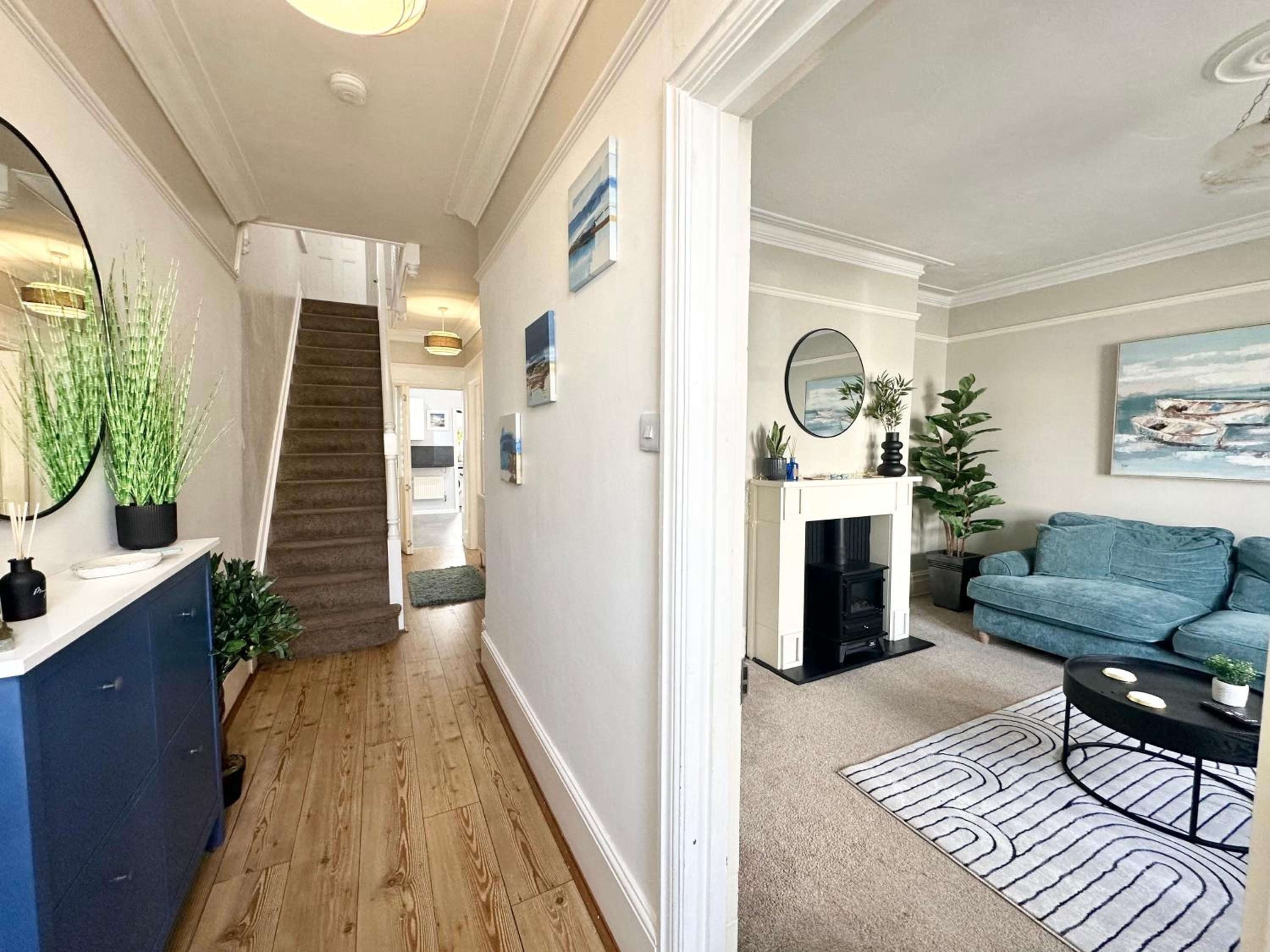 Three-Bedroom House photo 3