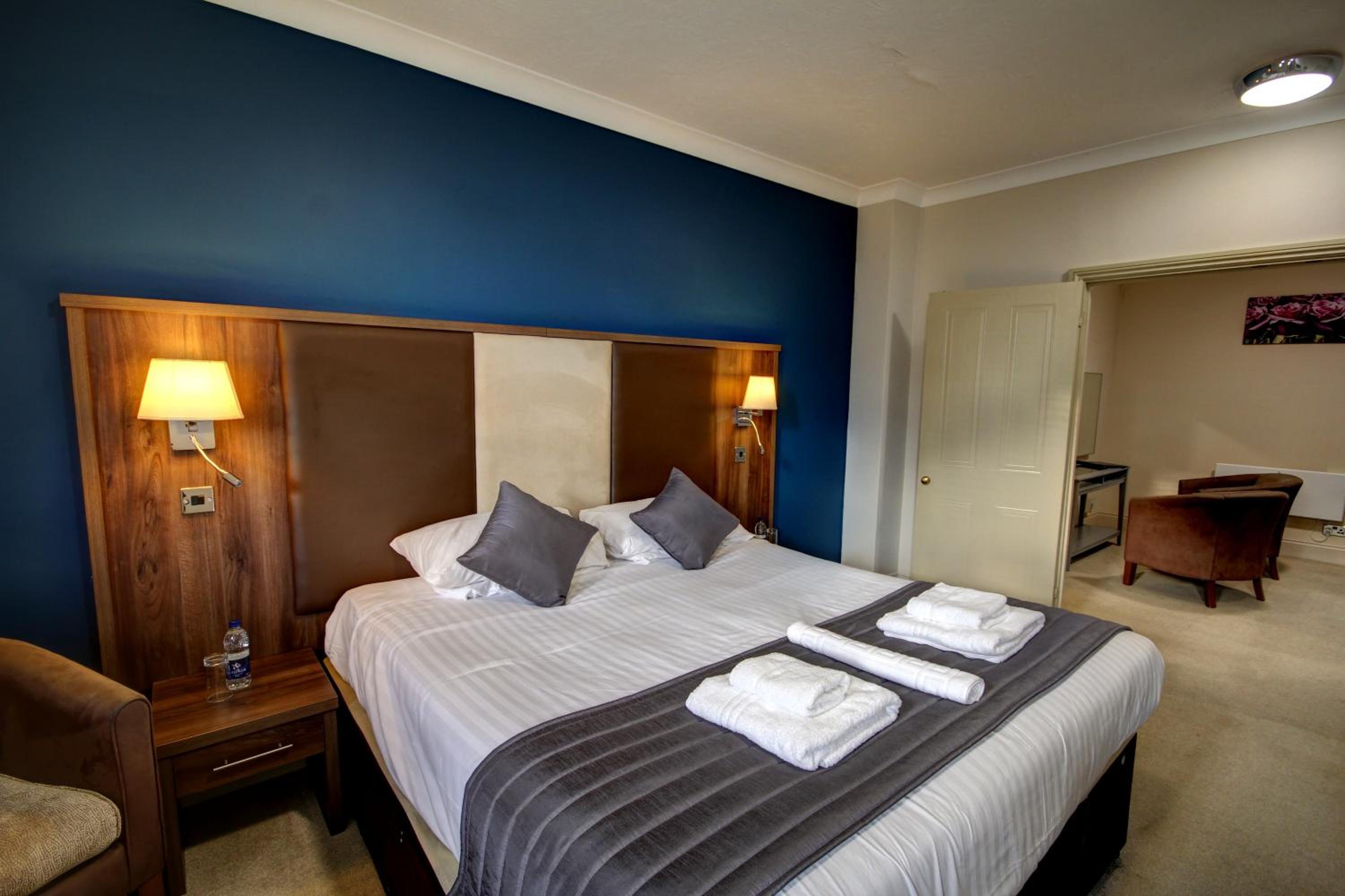 Executive Suite - Photo 3