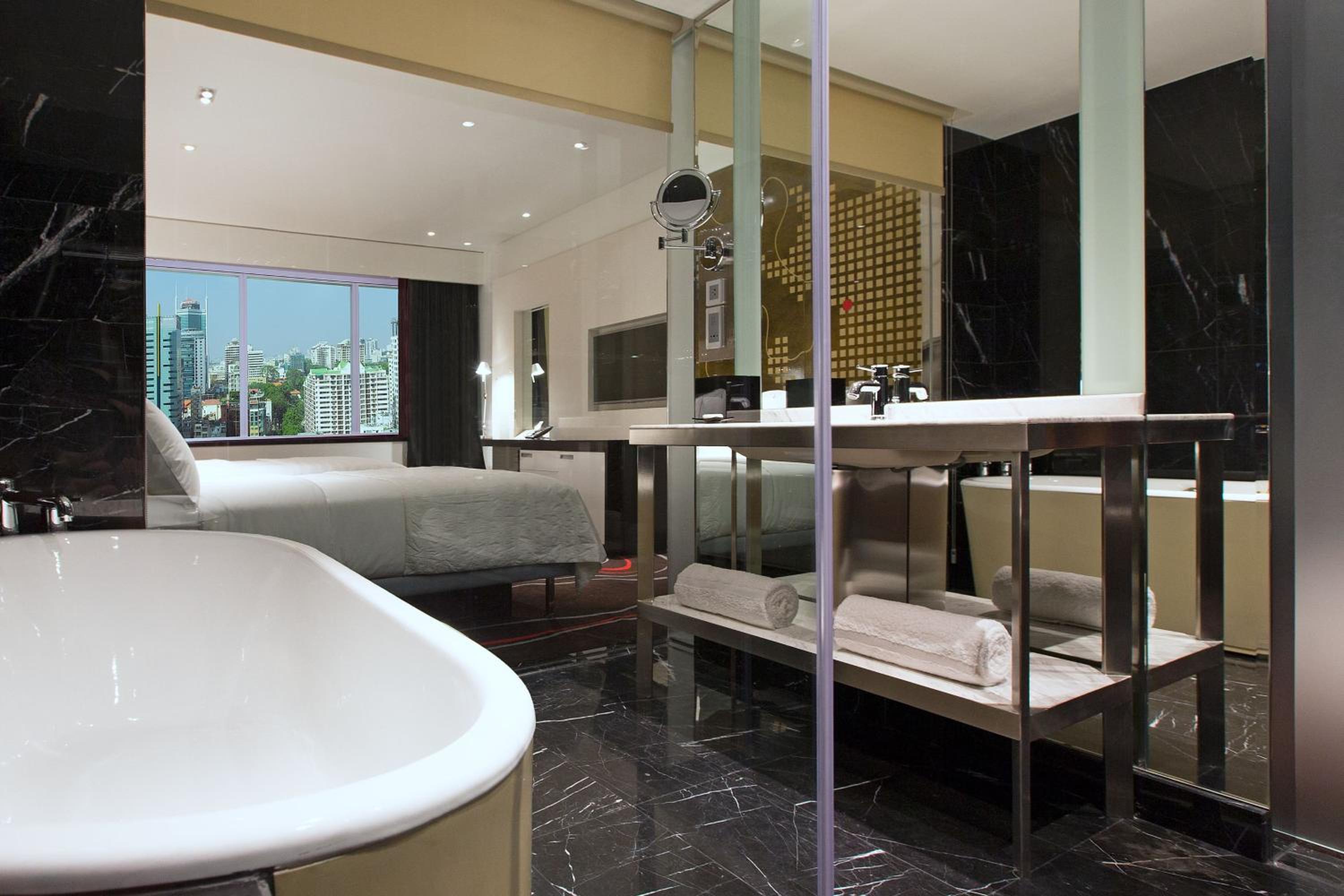 Double Room with River View and Club Lounge Access photo 2