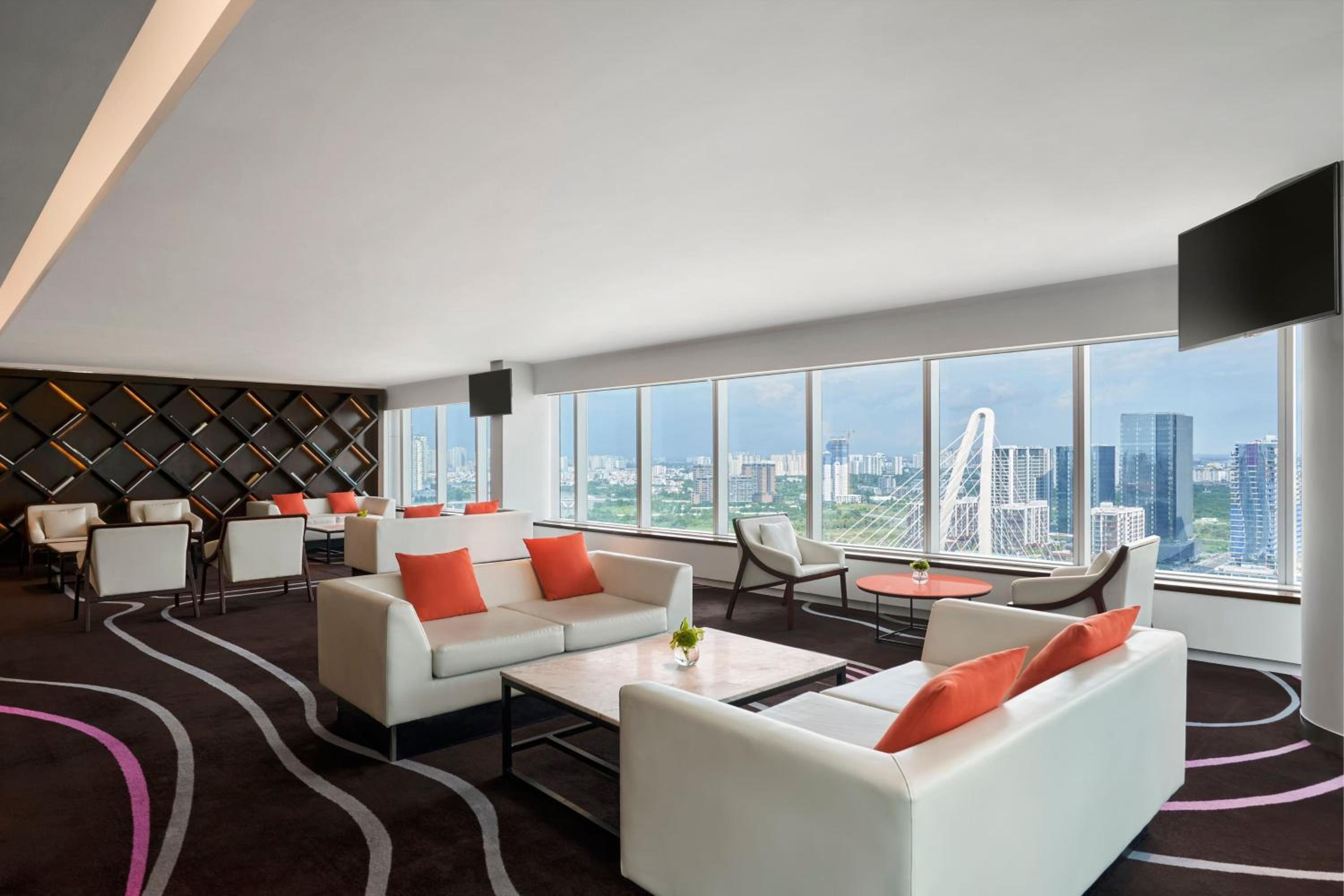 Concierge lounge access, 1 Bedroom Larger Suite, 1 King, River view, Corner room photo 3