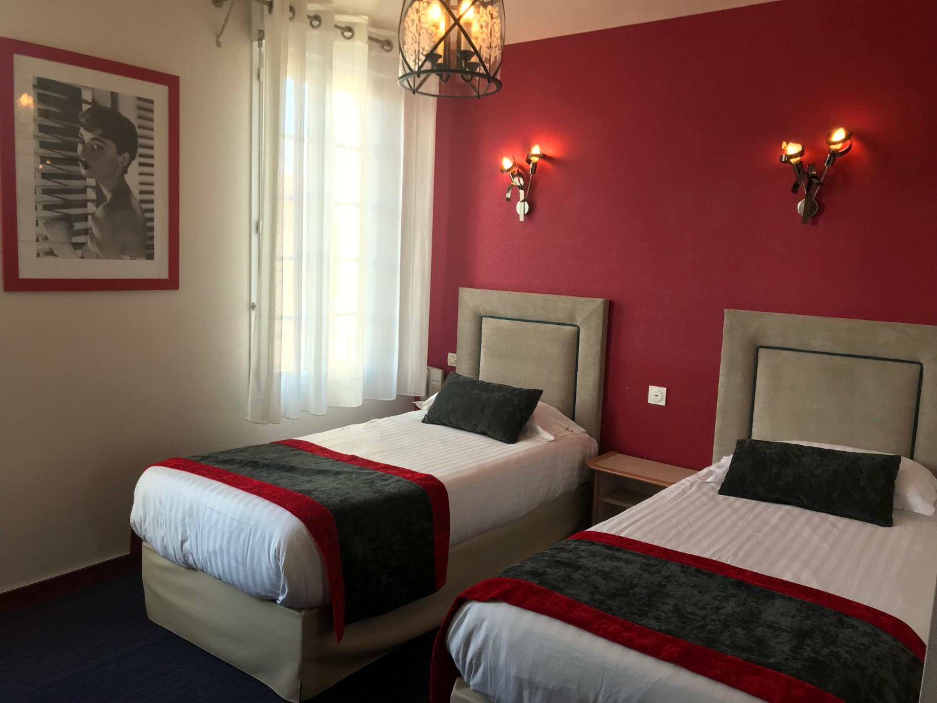 Twin Room - Photo 2