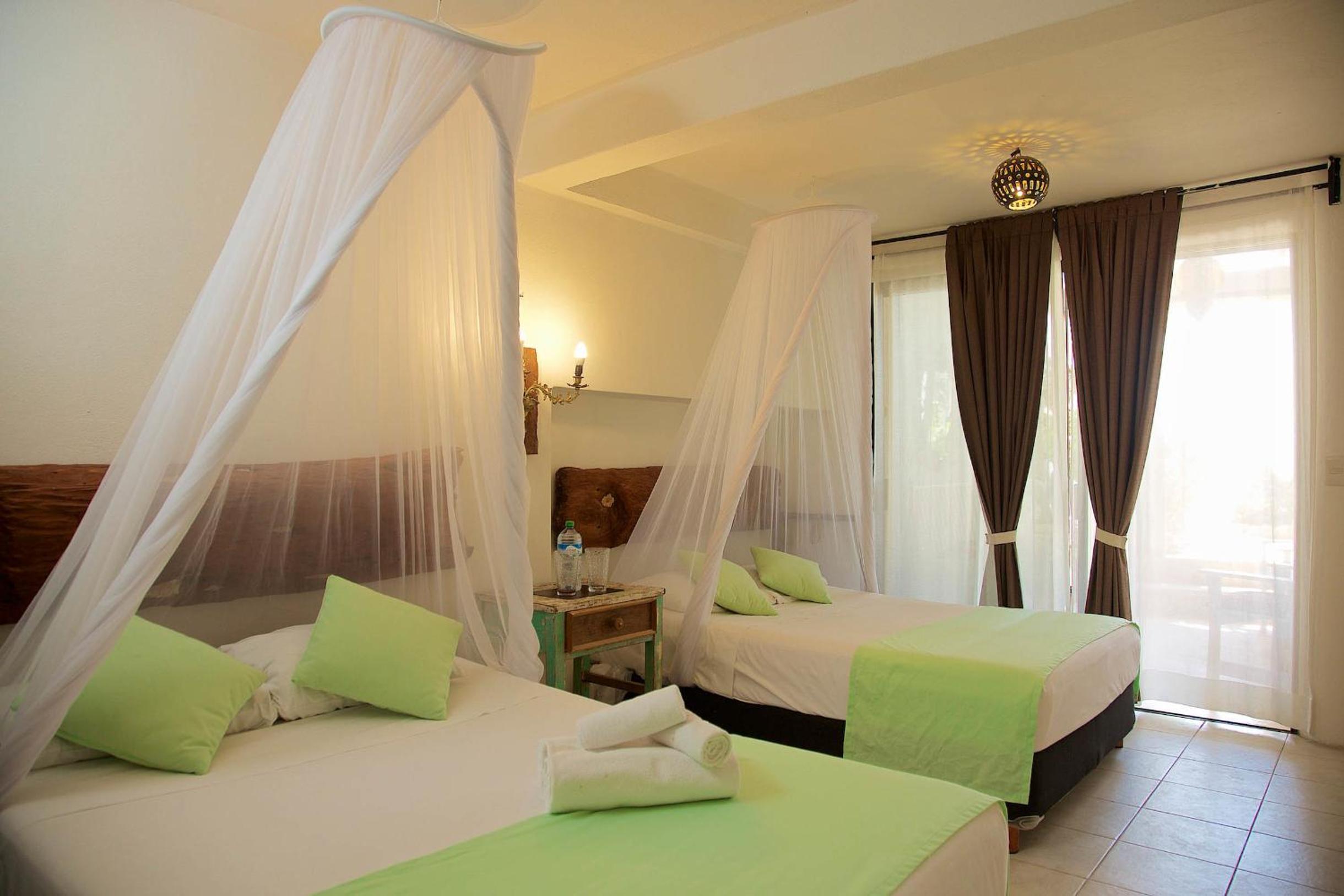 Standard Twin Room - Photo 11