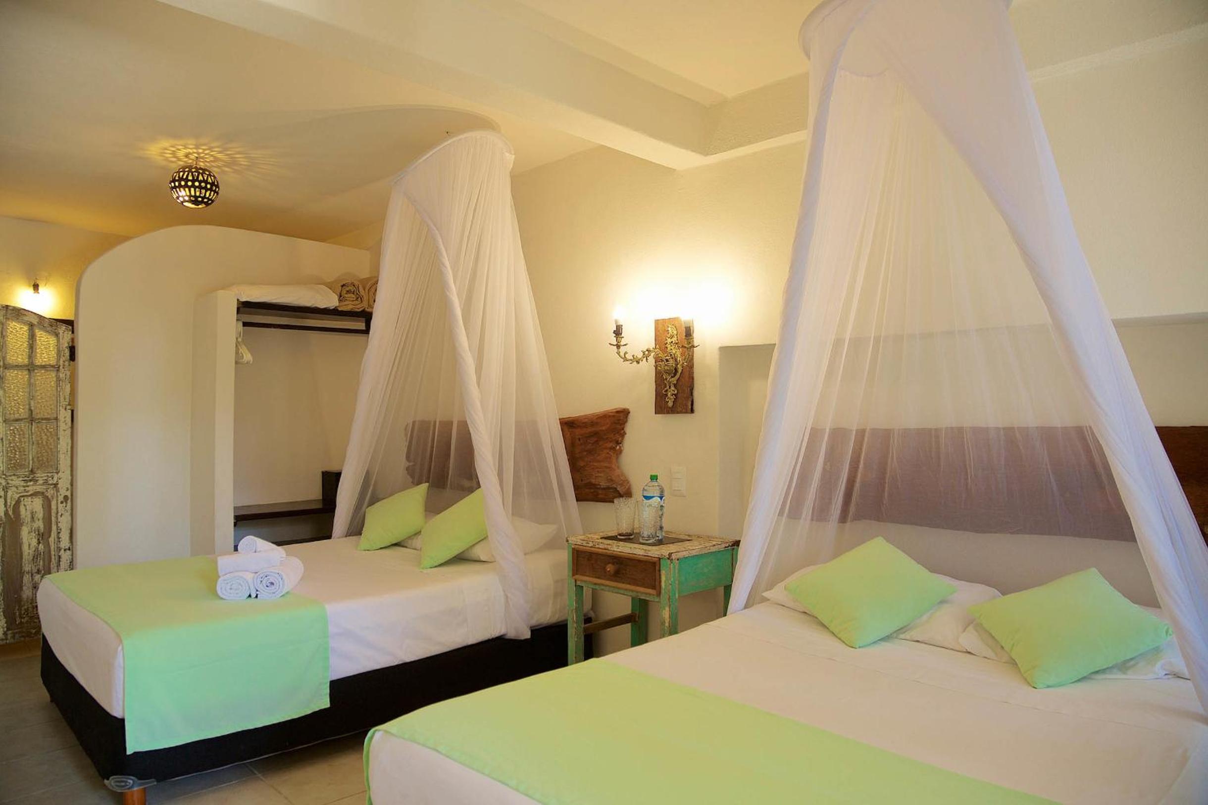 Standard Twin Room - Photo 6