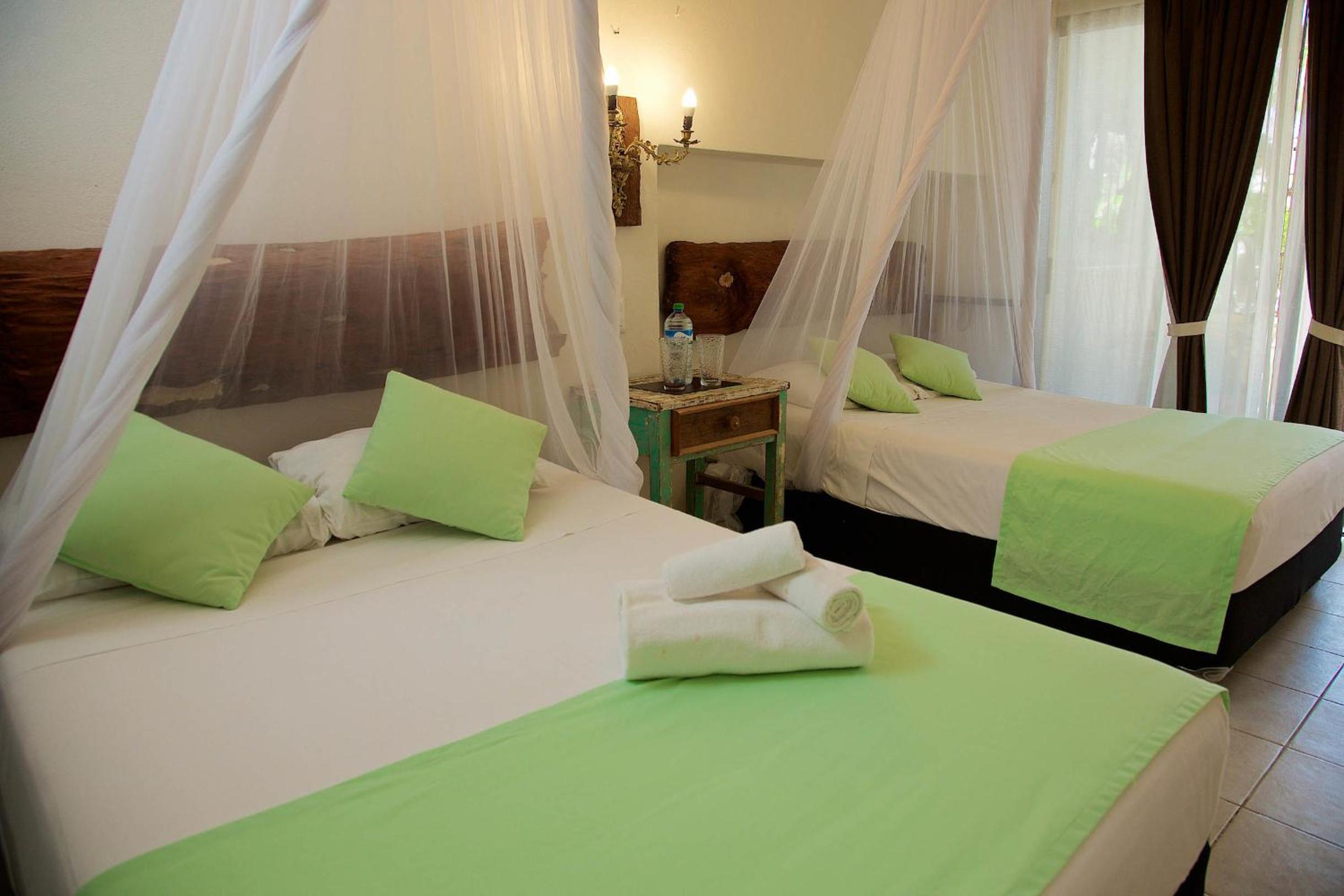 Standard Twin Room - Photo 3