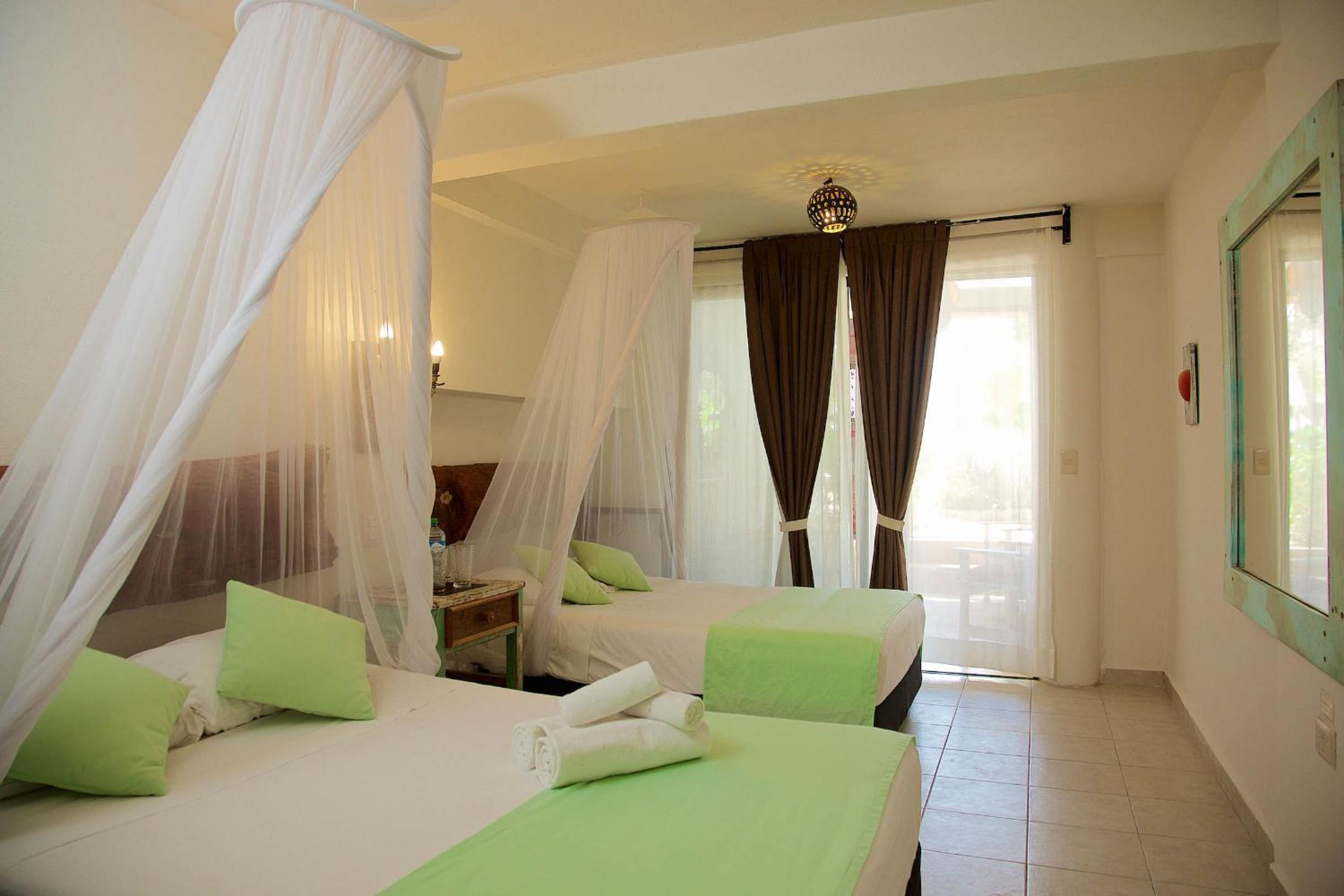 Standard Twin Room - Photo 7
