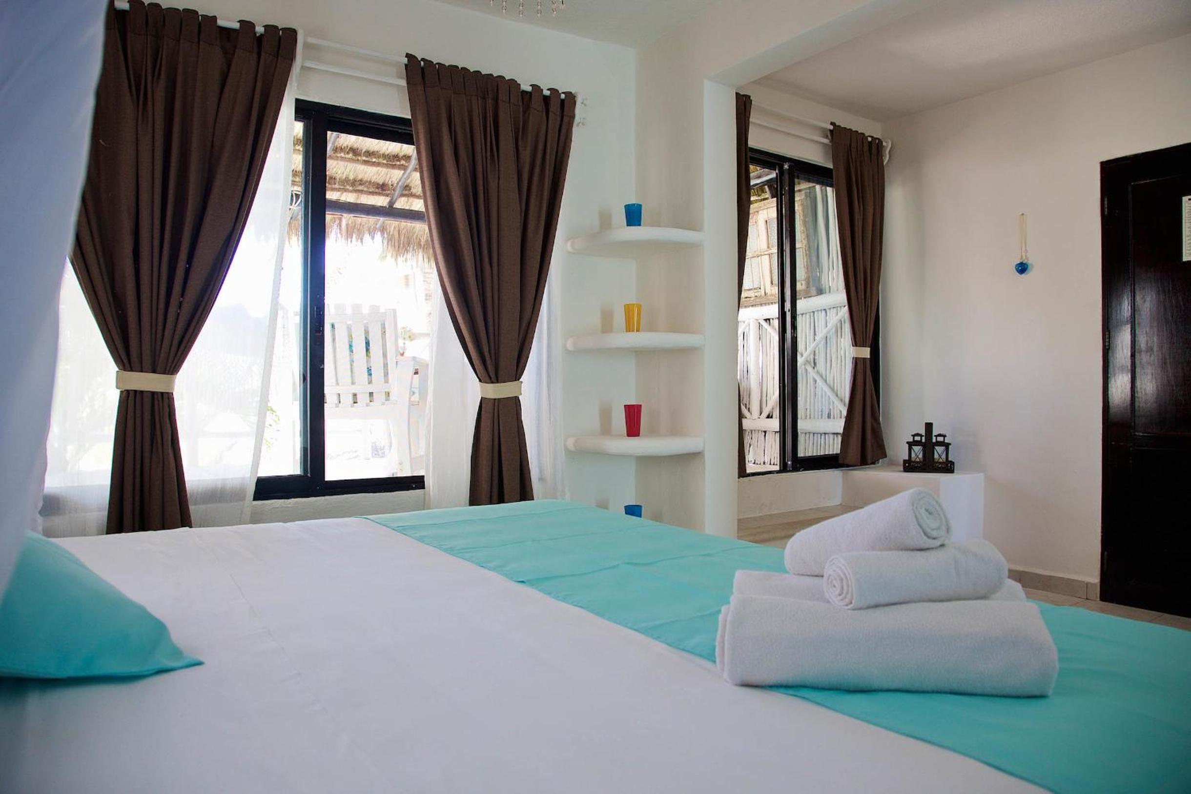 Royal Double Room with Two Double Beds - Sea View - Photo 12