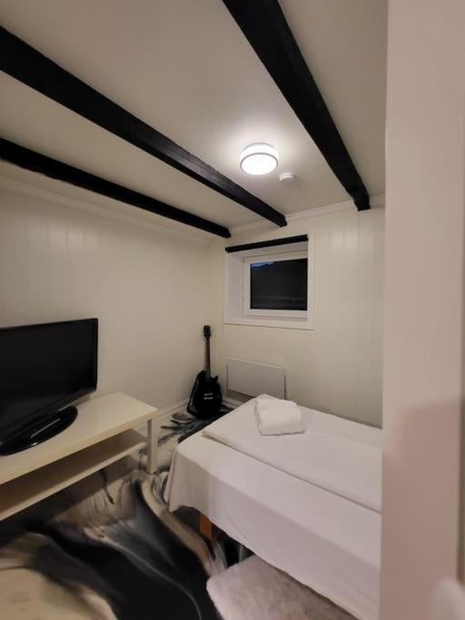 Five-Bedroom House photo 1