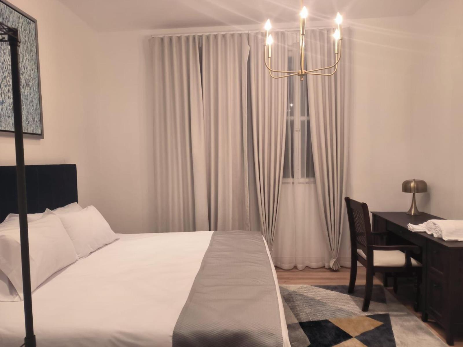 Deluxe King Room - Photo 8