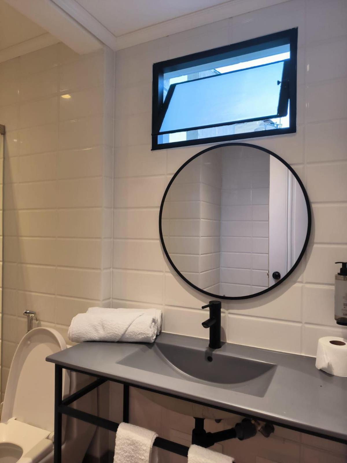 Deluxe King Room - Photo 4