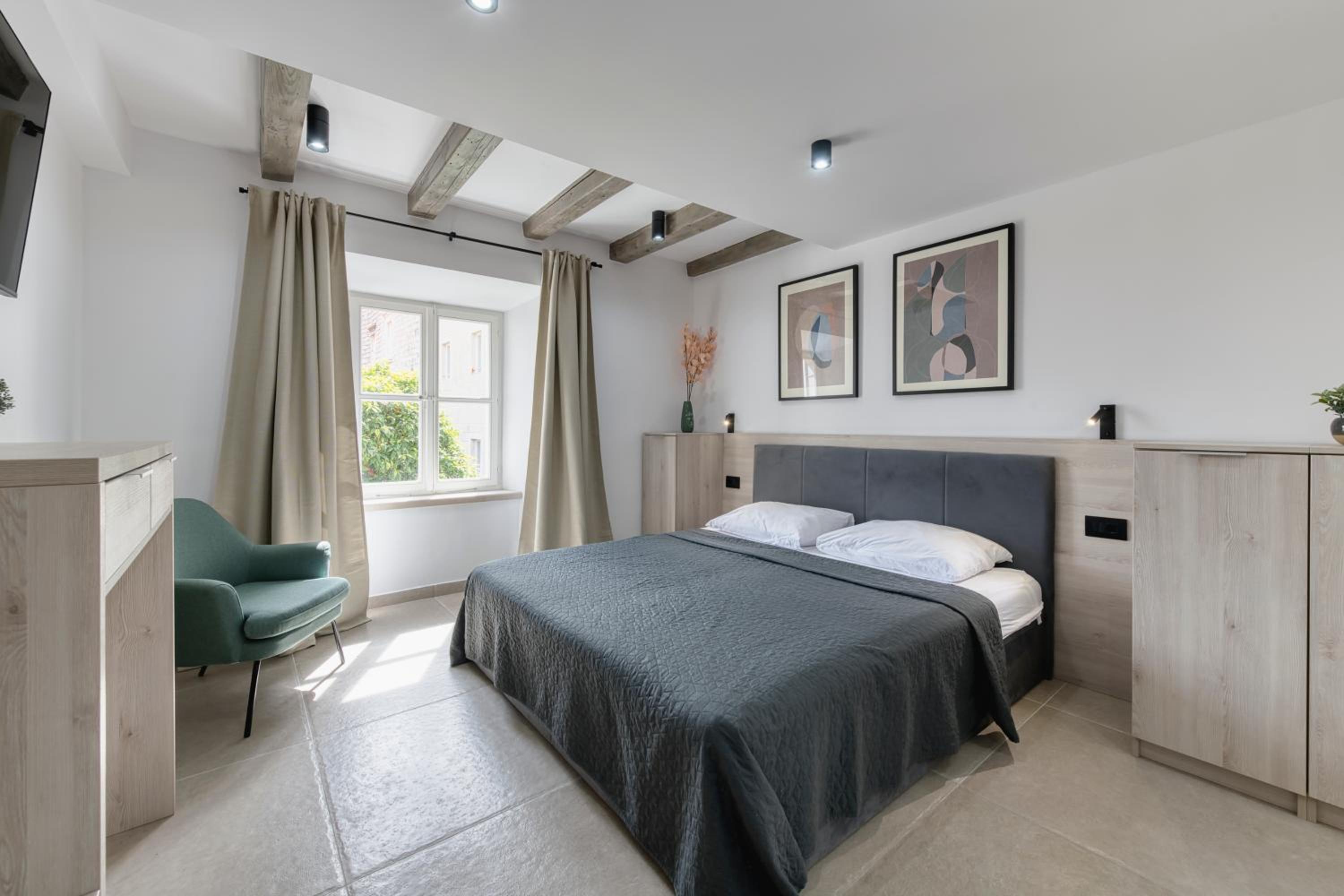 Superior Apartment