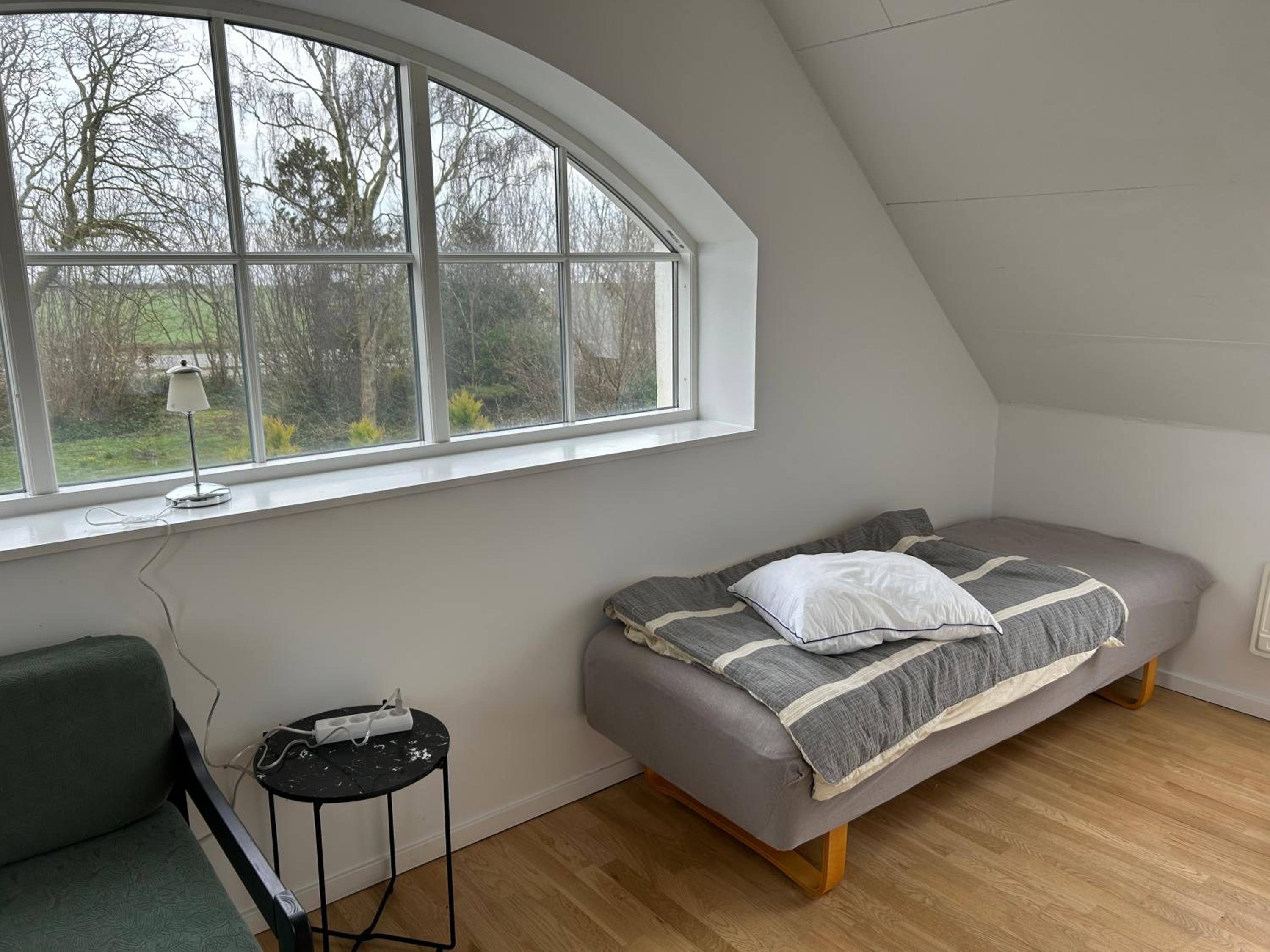Six-Bedroom House photo 1