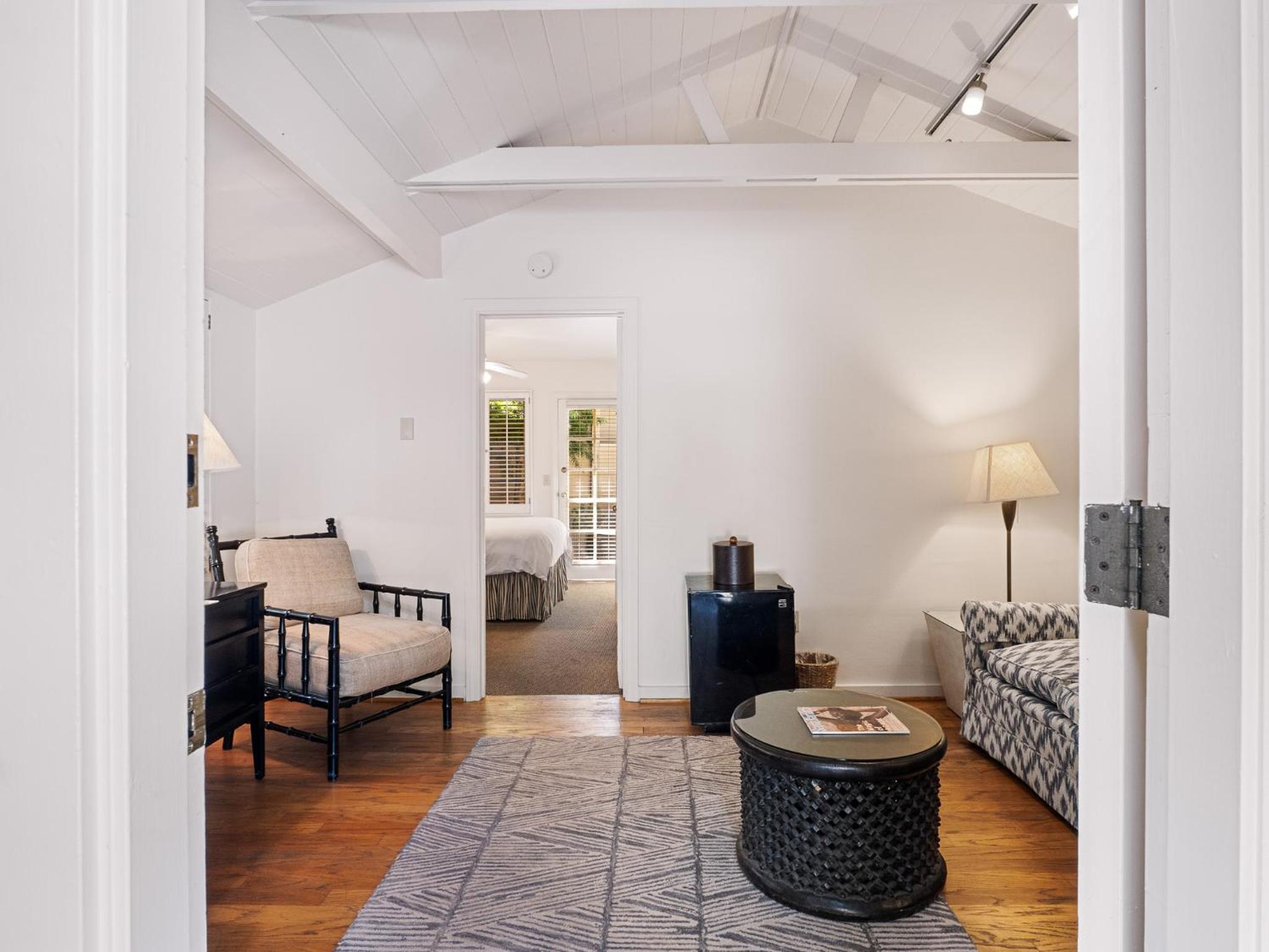Queen Suite - Photo 1