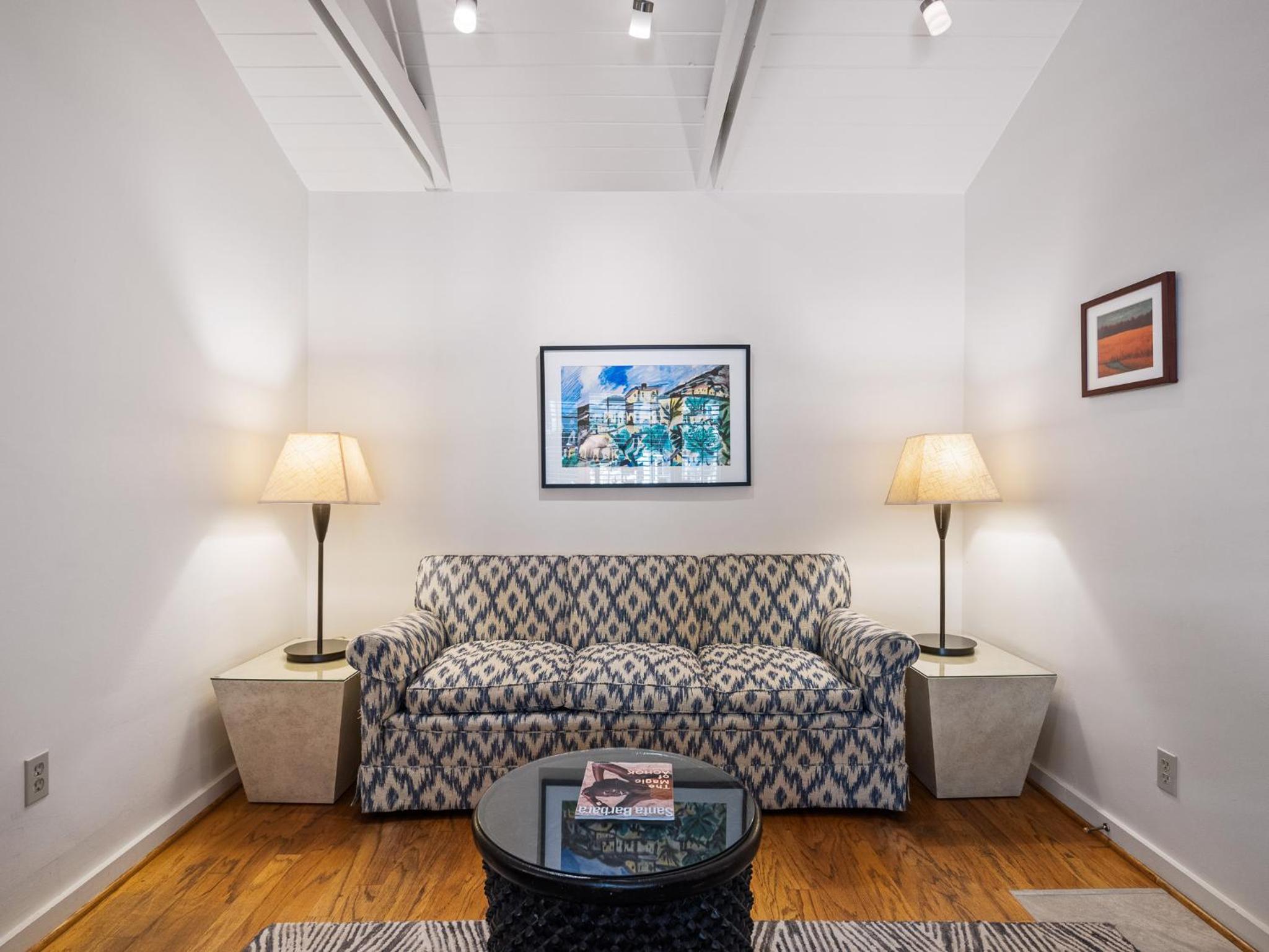 Queen Suite - Photo 2