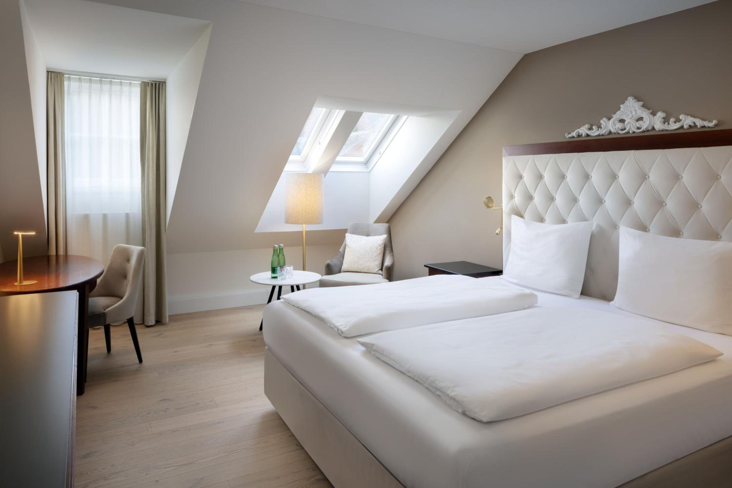 Junior King Suite with Garden View and Balcony - Photo 1