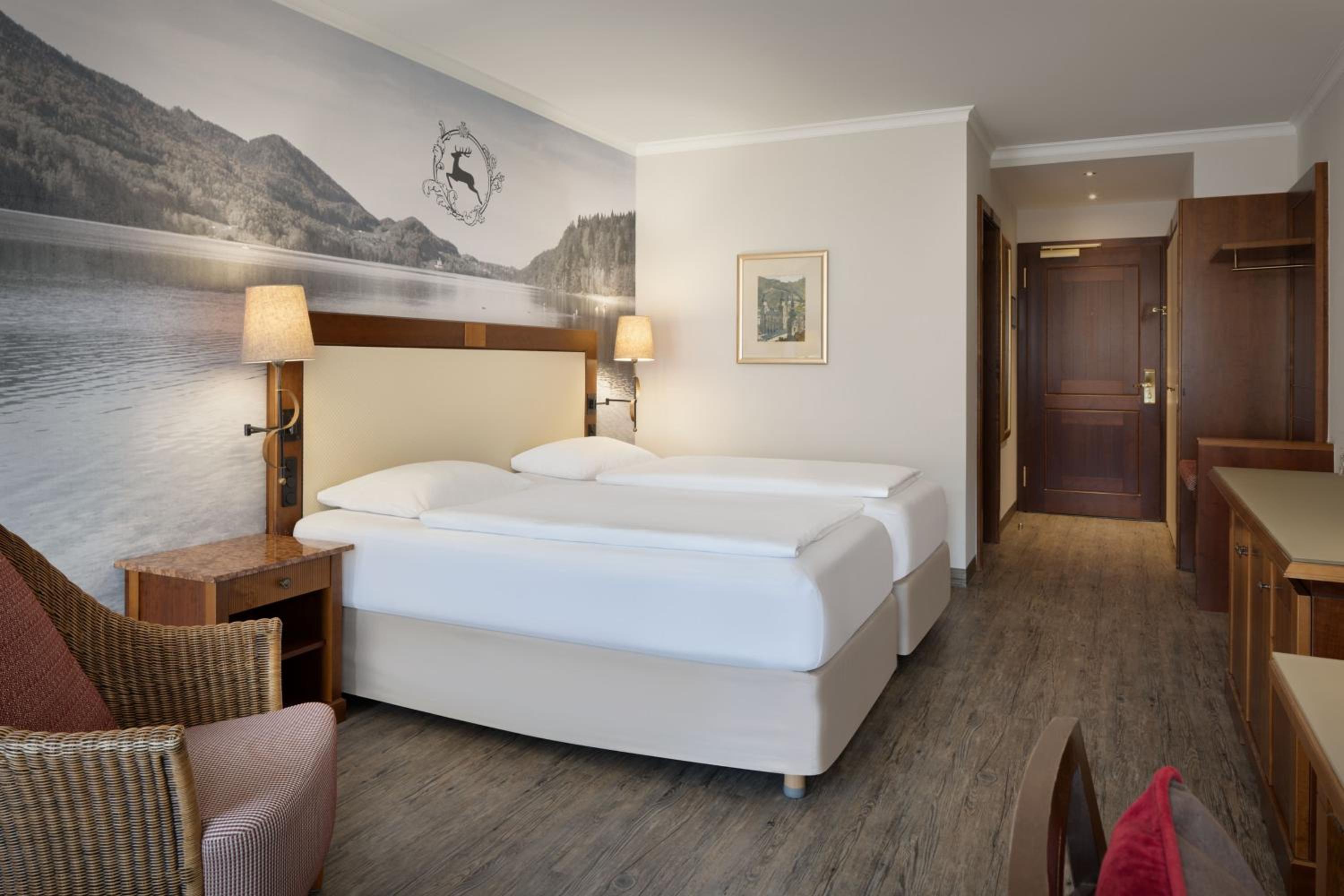 Classic Twin Room with Two Twin Beds - Photo 2