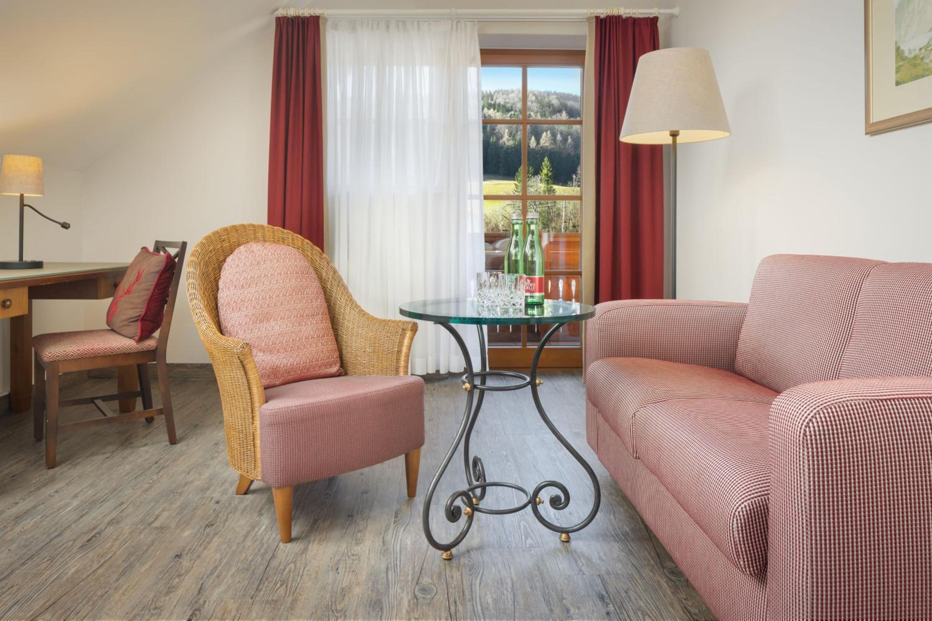 Grand Deluxe King Room with Garden View - Photo 3