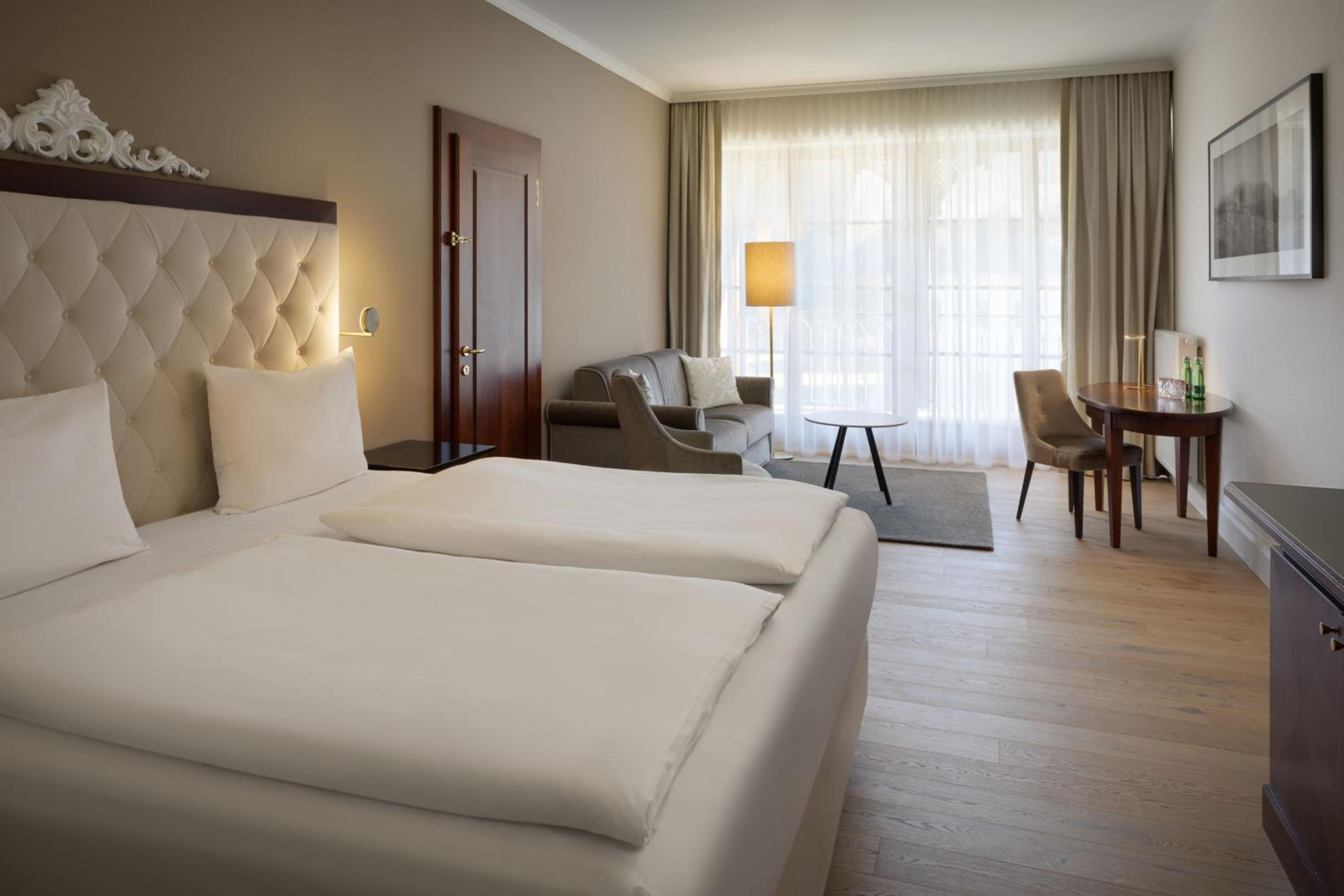 Superior King Room with Garden View - Photo 3