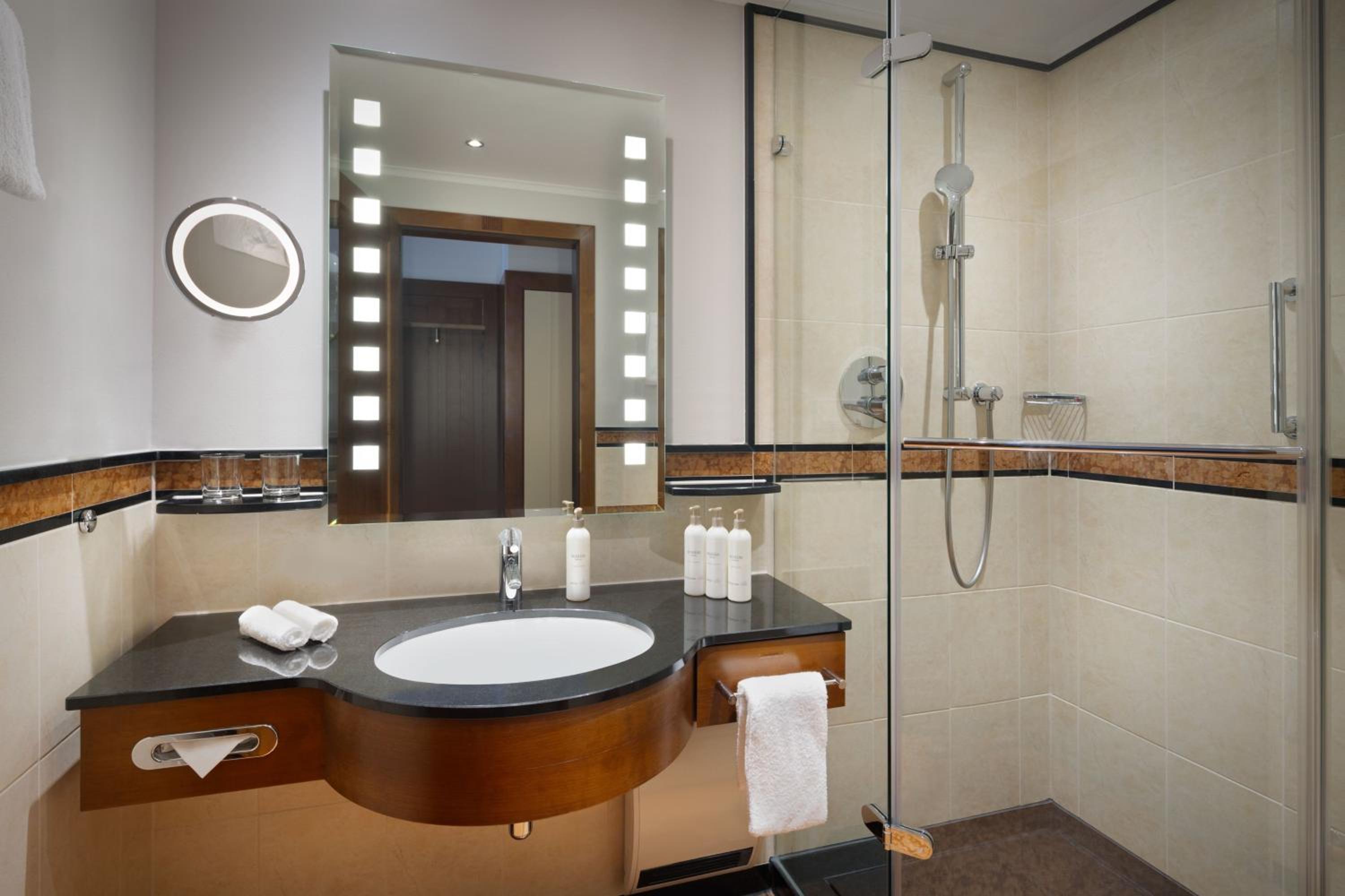 Classic Twin Room with Two Twin Beds - Photo 4