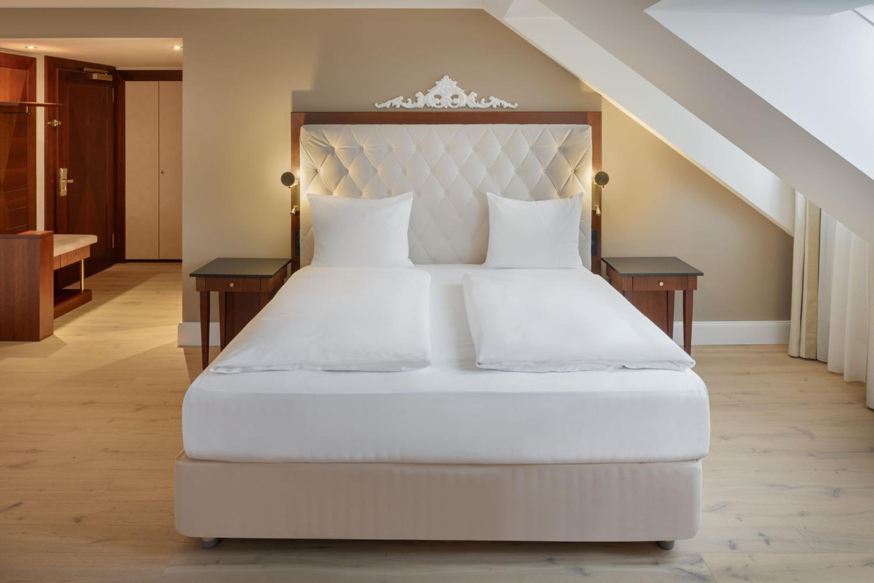 Superior King Suite with Sofa Bed and Garden View - Photo 2