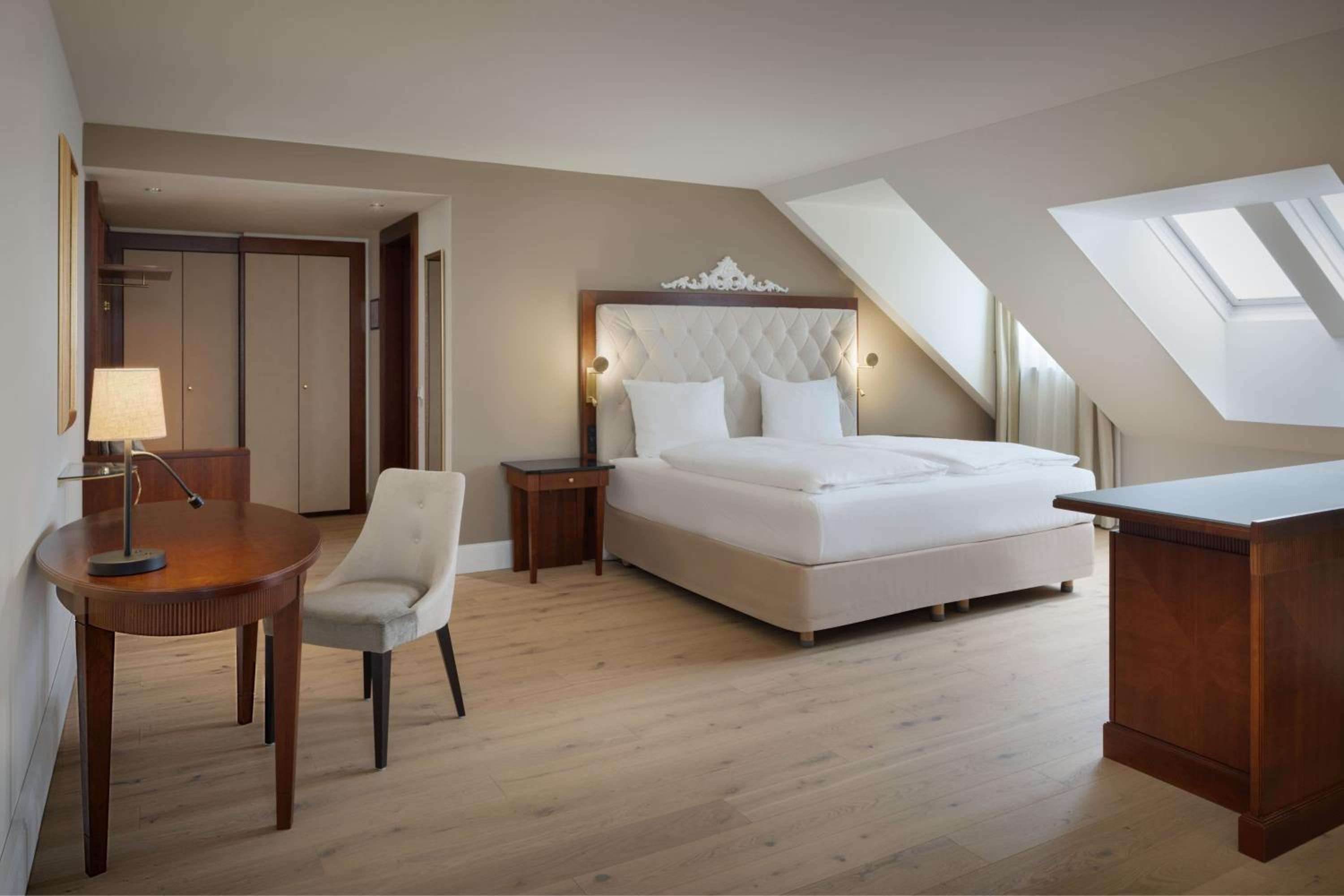 Superior King Suite with Sofa Bed and Garden View - Photo 3