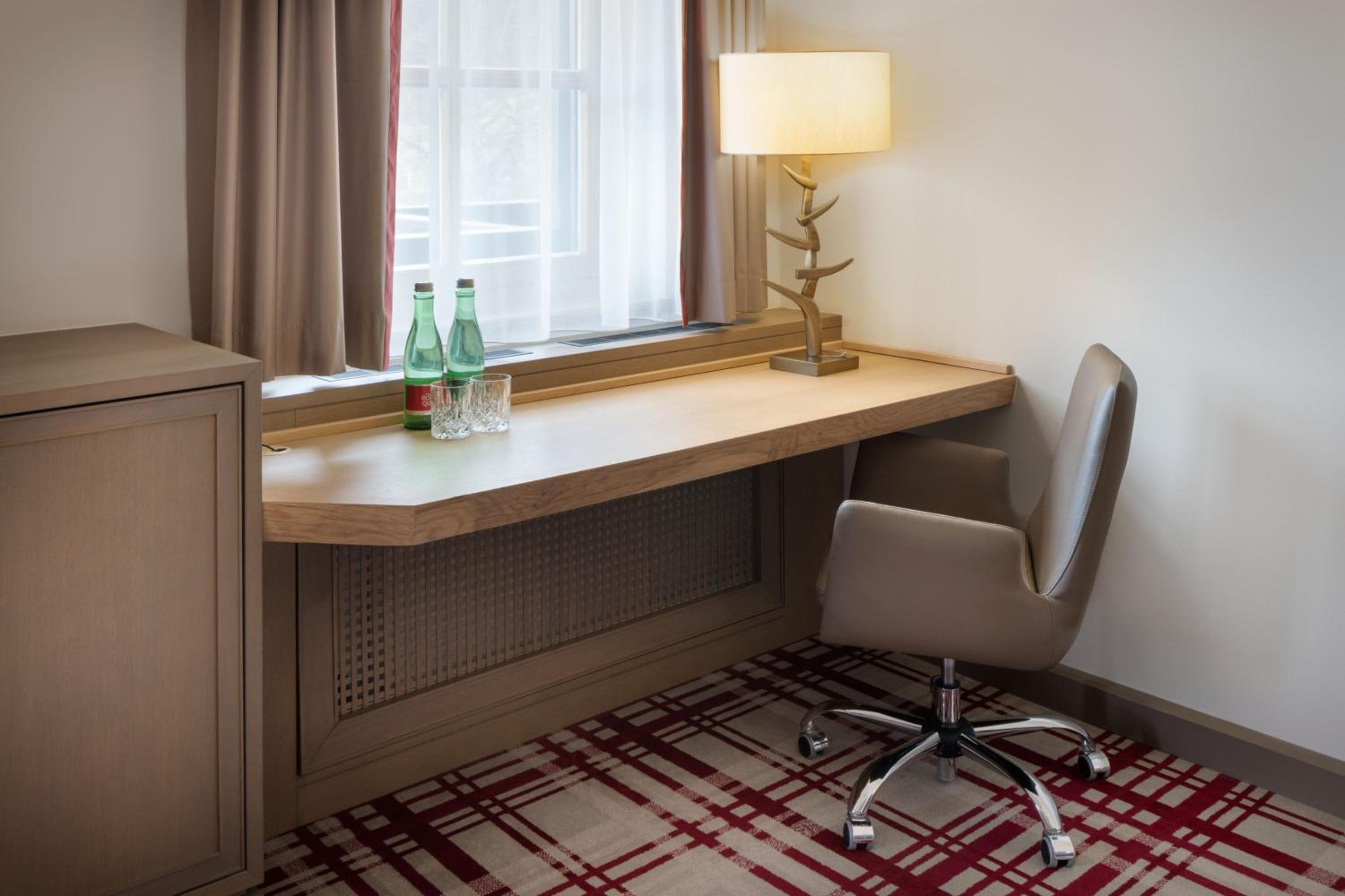 Grand Deluxe Twin Room with Two Twin Beds and Garden View - Photo 4