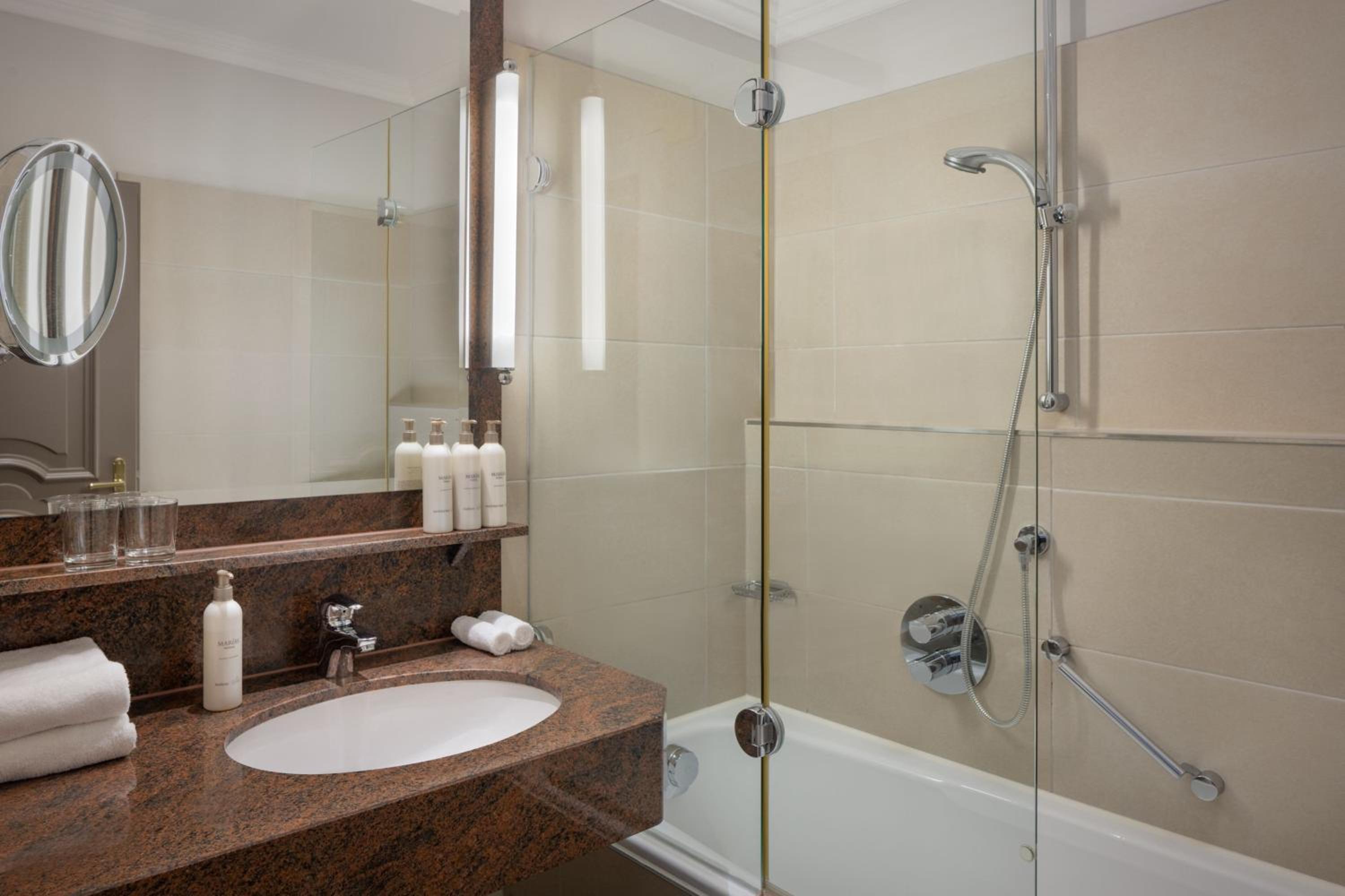 Grand Deluxe Twin Room with Two Twin Beds and Garden View - Photo 2
