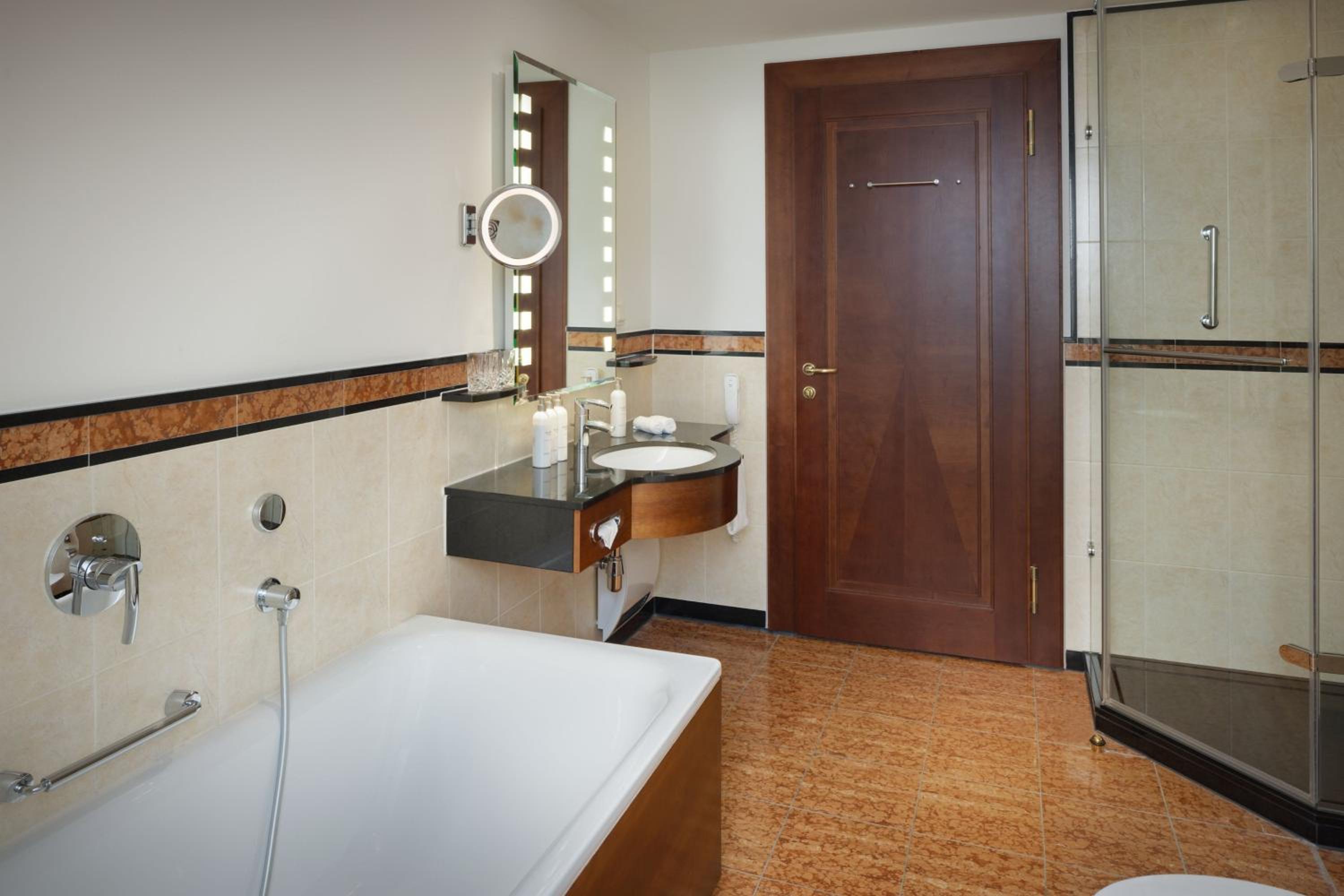 Superior King Suite with Sofa Bed and Garden View - Photo 6