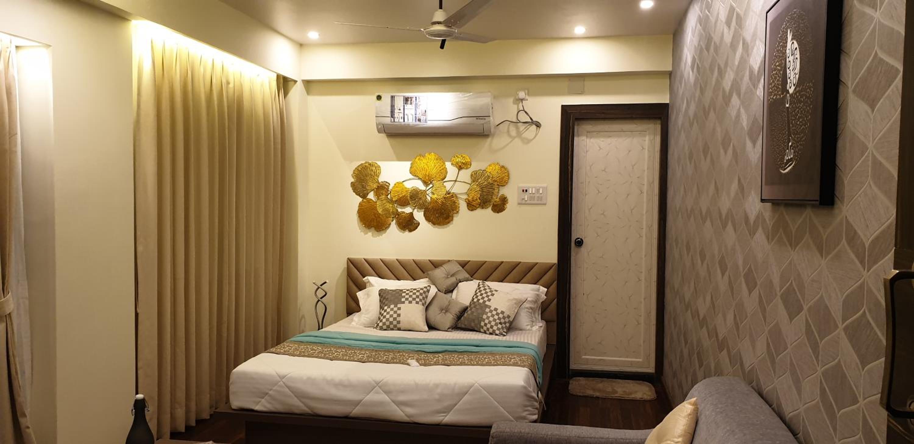 Deluxe Family Room