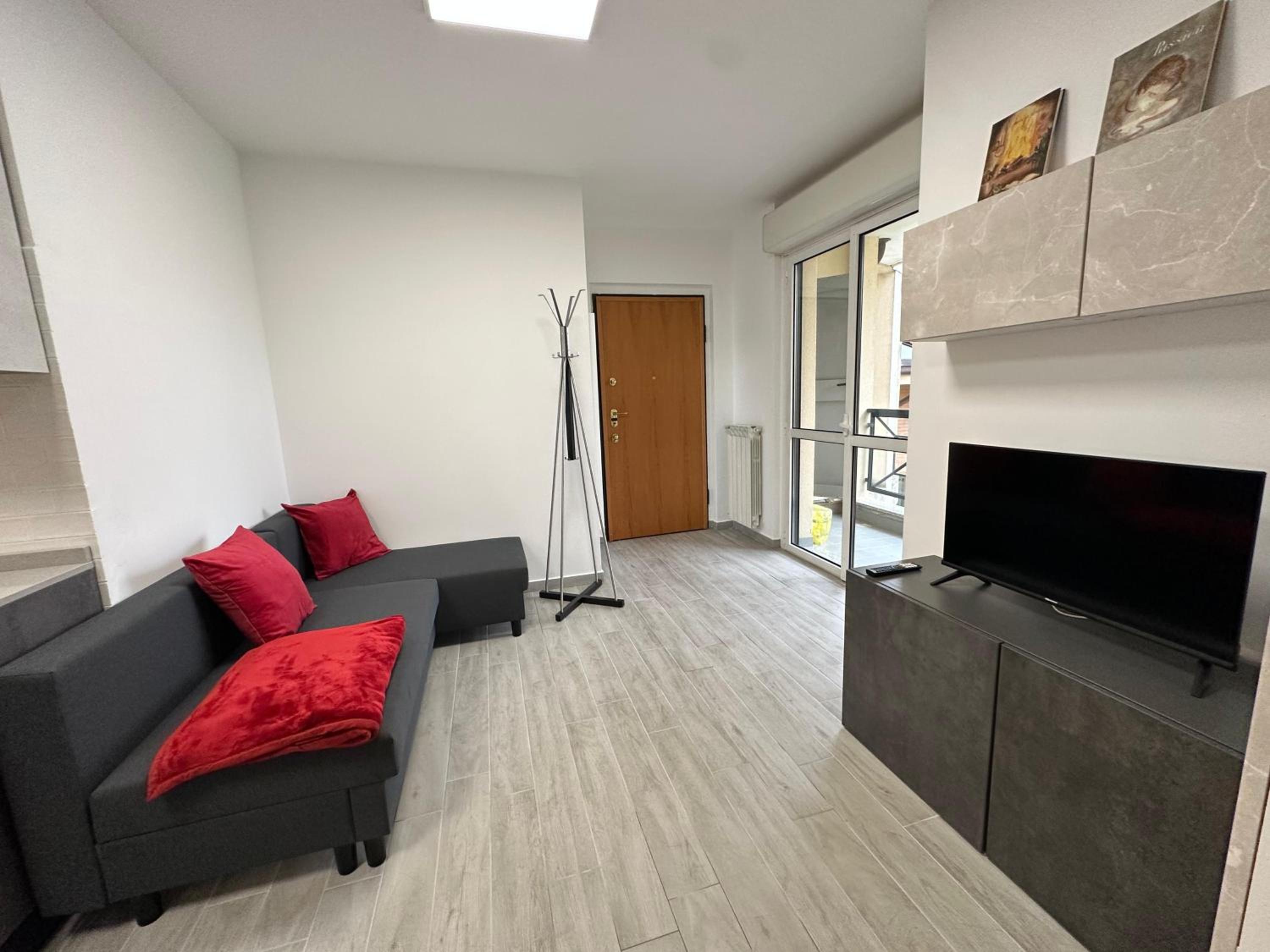 One-Bedroom Apartment photo 1