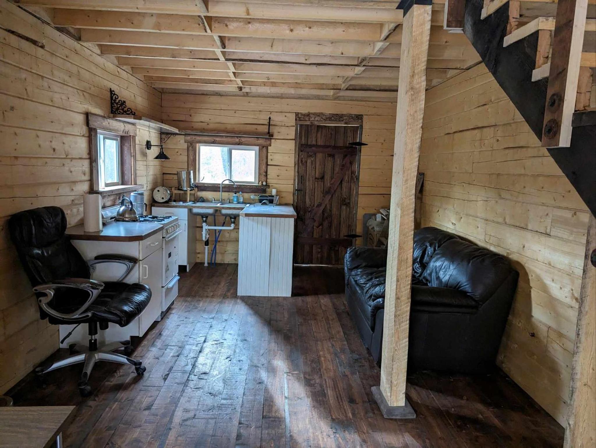 Two-Bedroom House - Photo 24