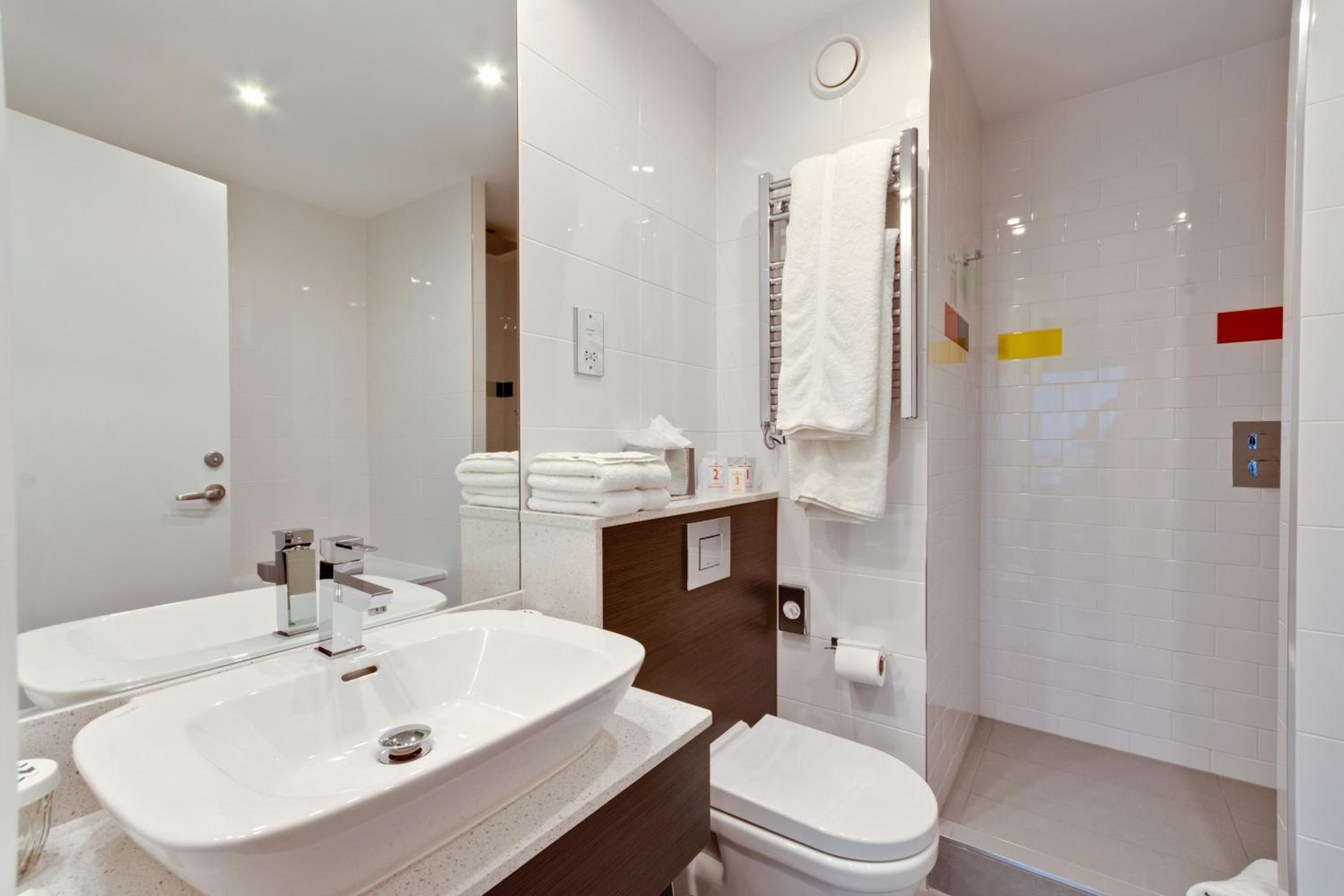 Standard King Room photo 3