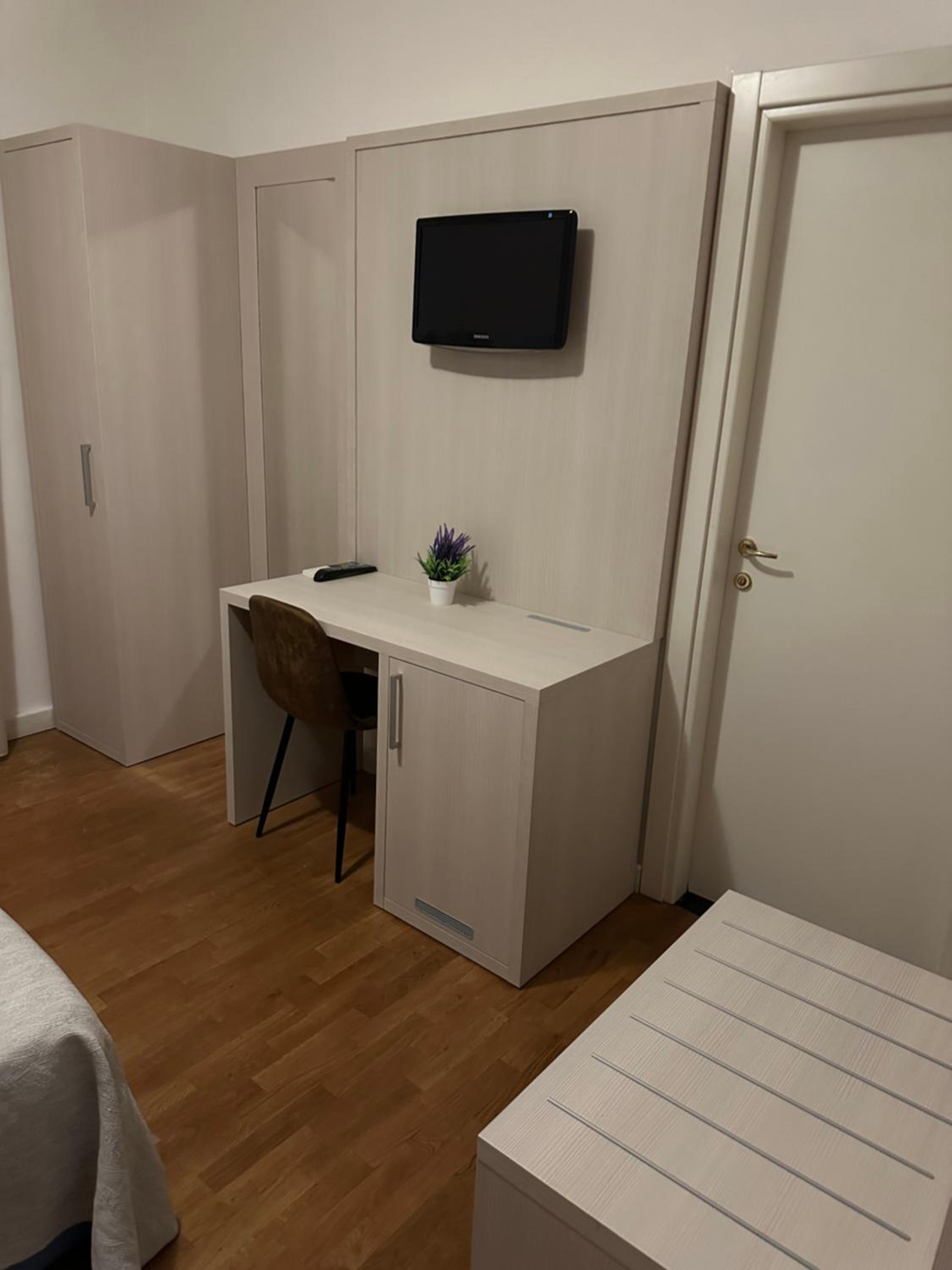 Double or Twin Room - Photo 9