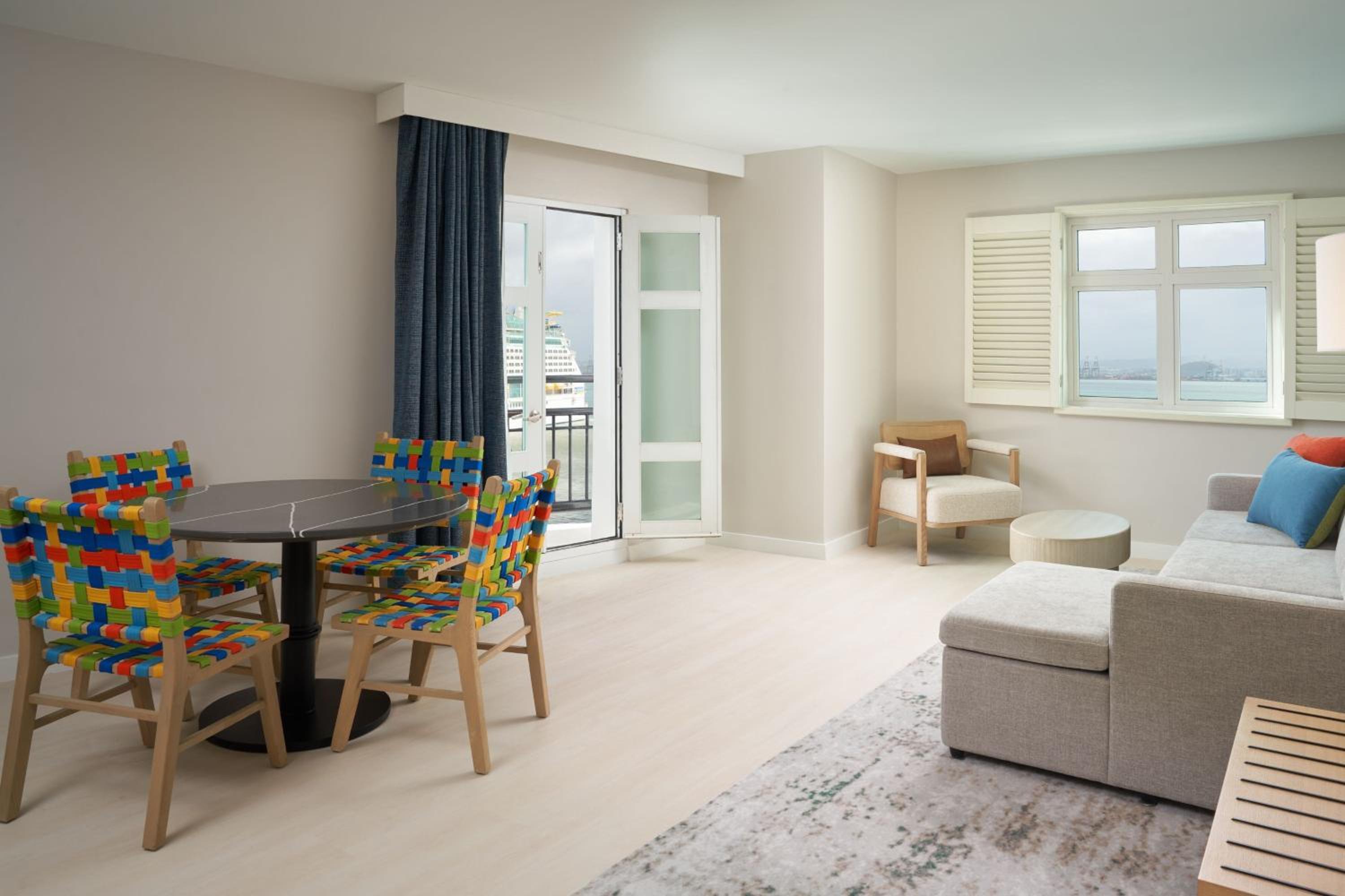 One-Bedroom King Suite with Balcony and Bay View - Photo 9