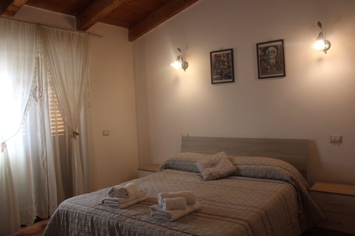 Double or Twin Room with Shared Bathroom photo 1