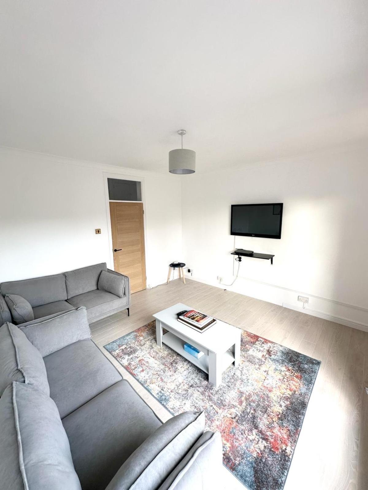 Two-Bedroom Apartment photo 2