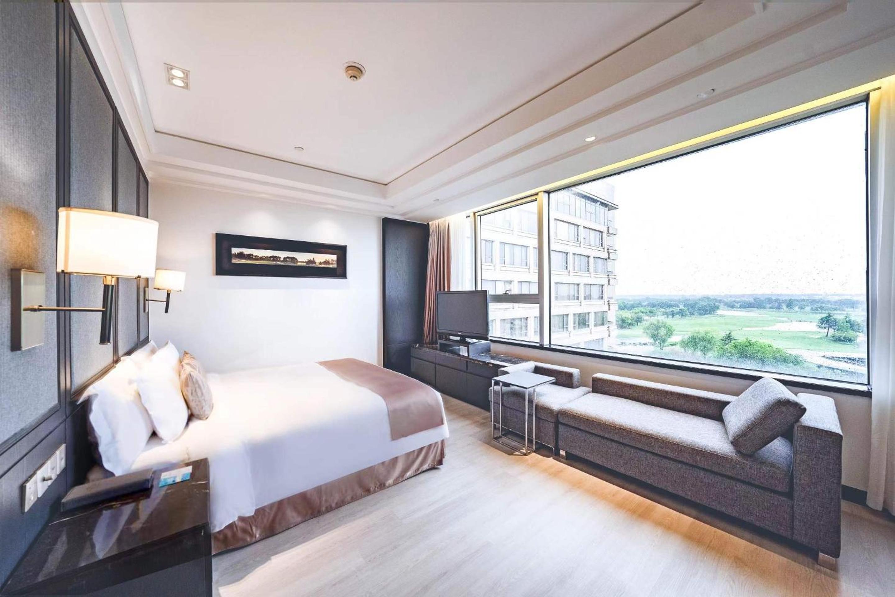 Standard Twin Room with Golf View