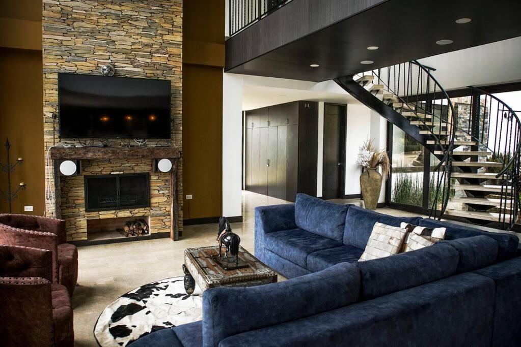Villa photo 1
