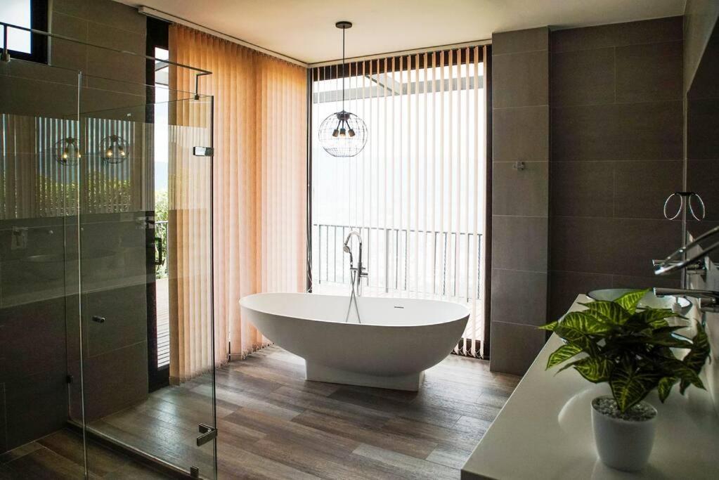 Villa photo 2
