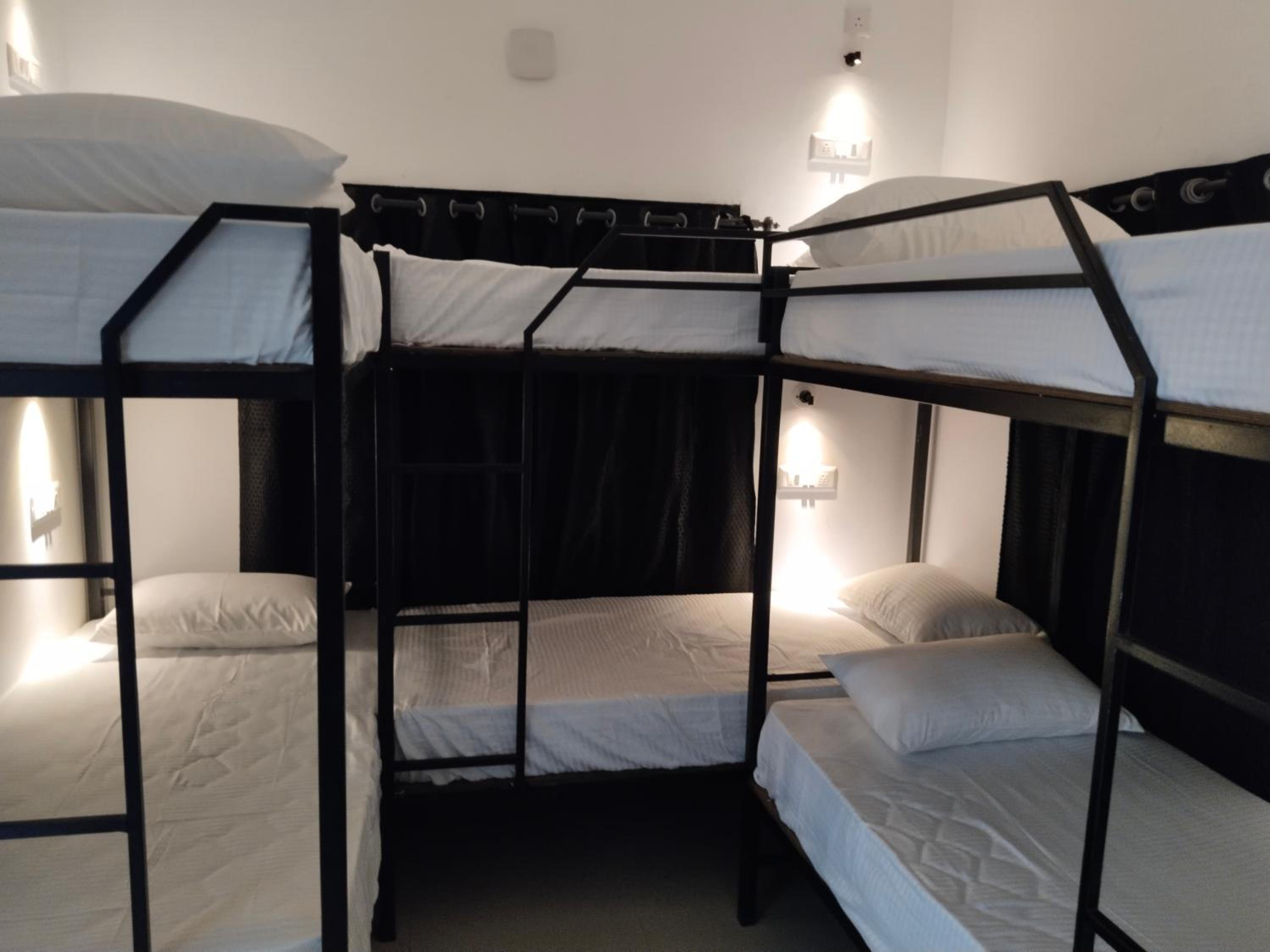 6-Bed Female Dormitory Room photo 1