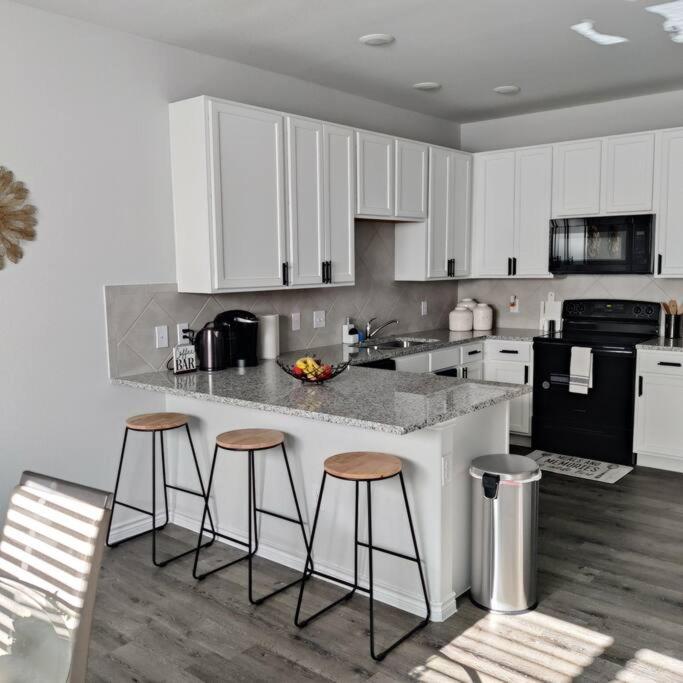 Three-Bedroom House photo 2