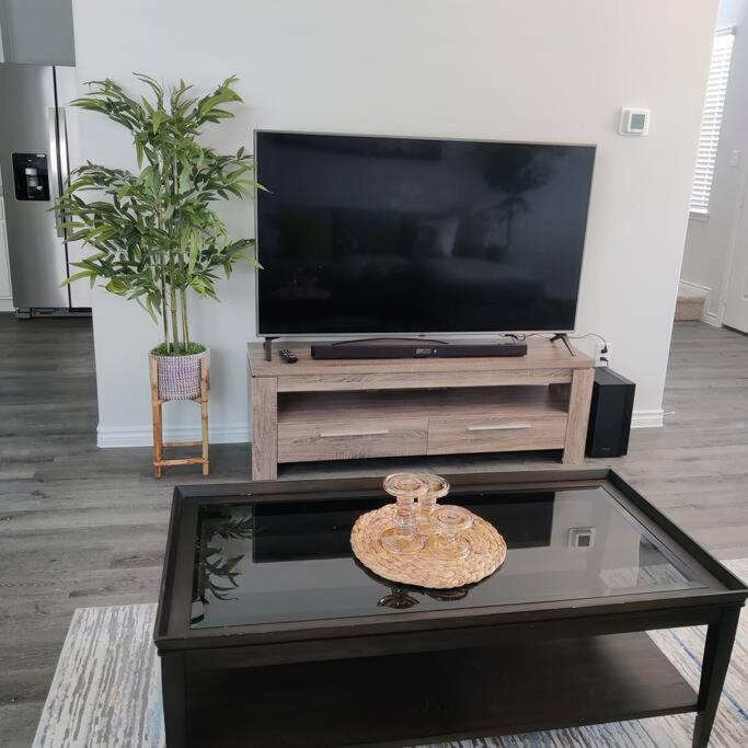 Three-Bedroom House photo 3