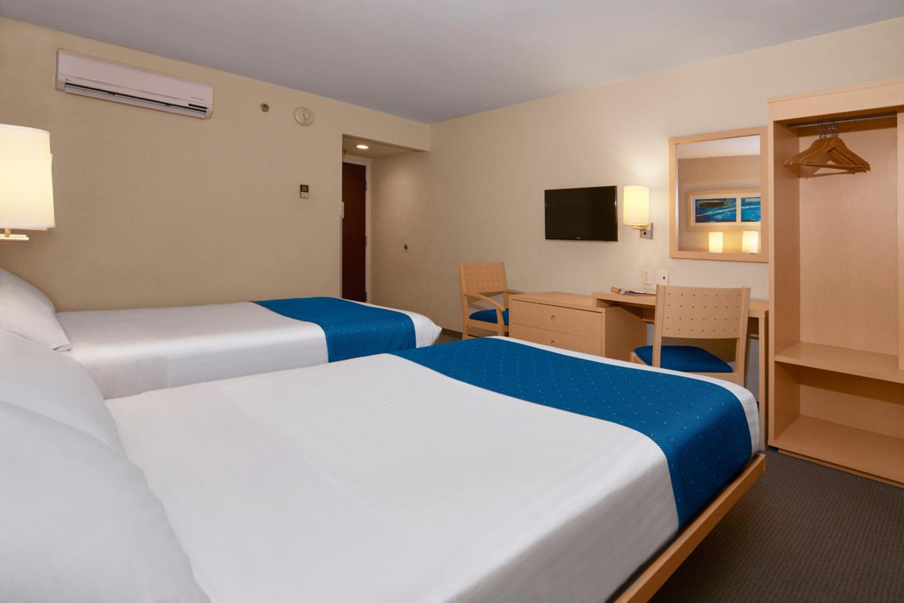 Double Room with Two Double Beds - Photo 3