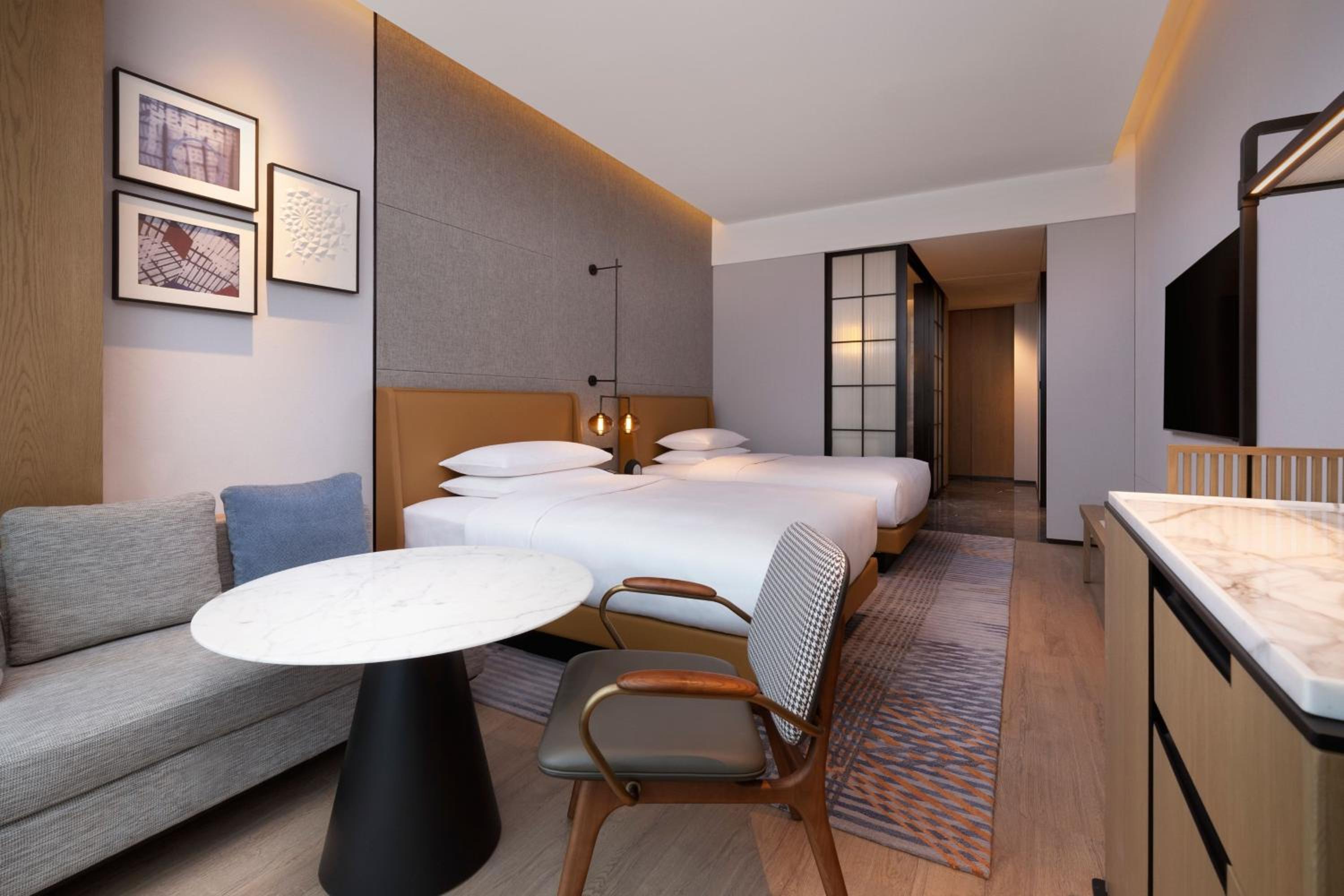 Deluxe Double Room with Two Double Beds and City View photo 3